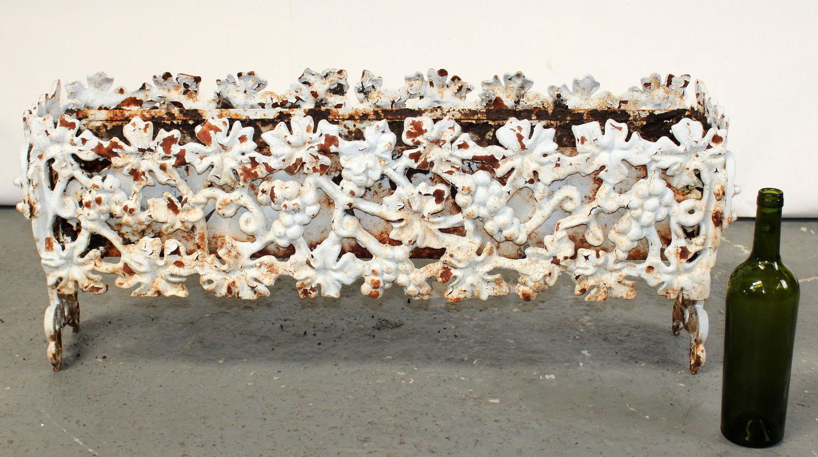 Antique American cast iron trough planter (1 of 7)