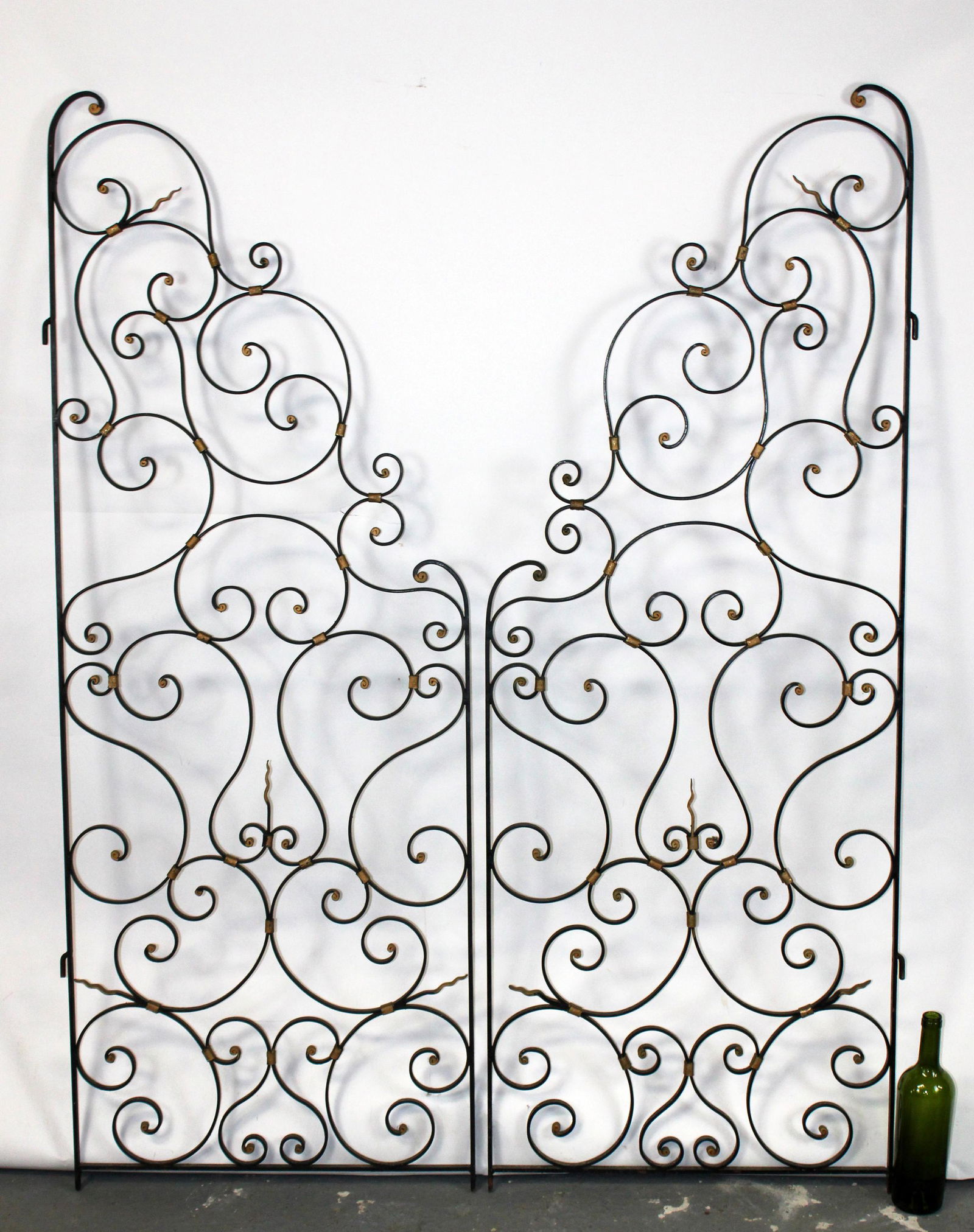 Pair of French scrolled iron garden gates (1 of 11)
