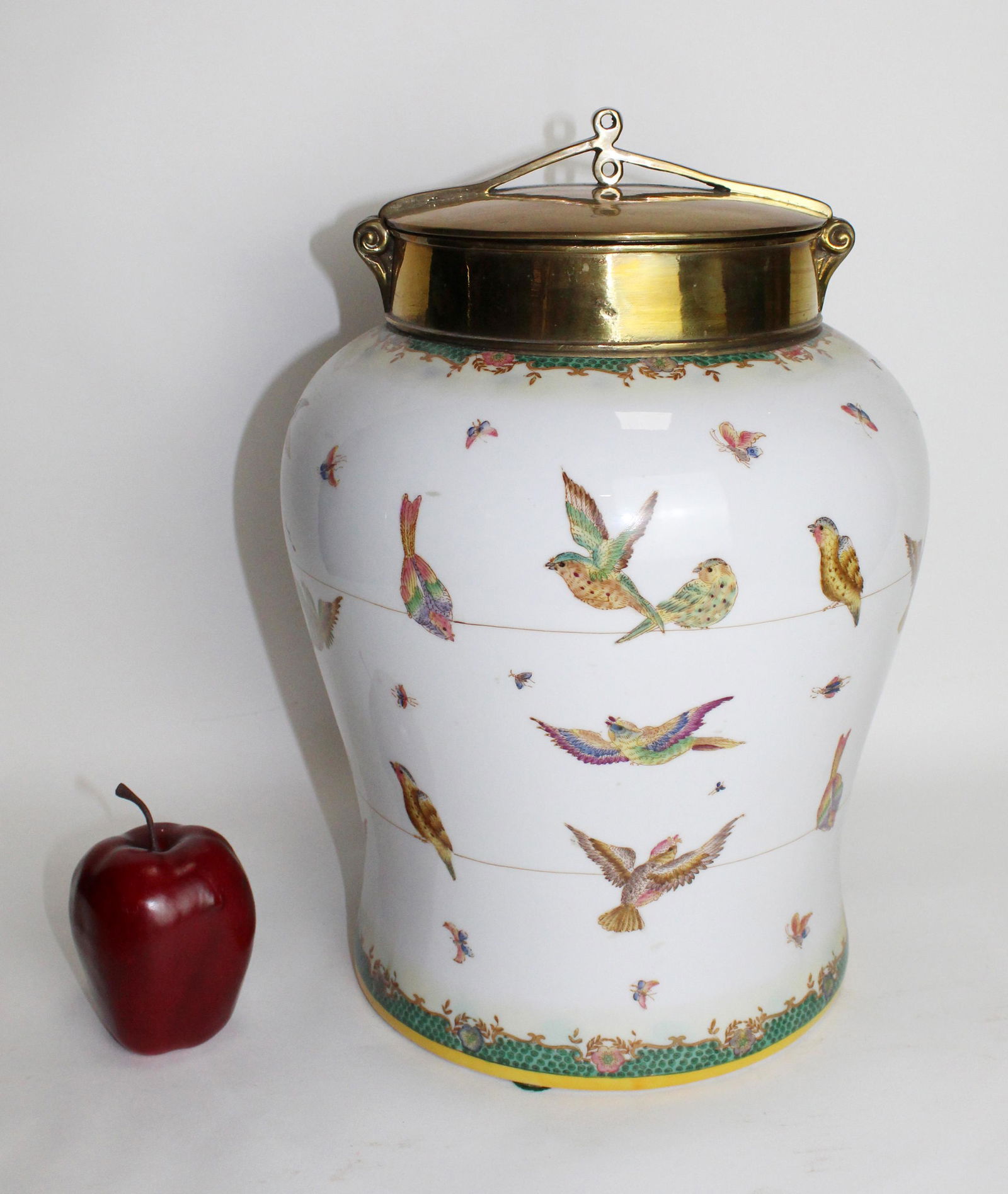 Large porcelain decorative urn with birds (1 of 10)