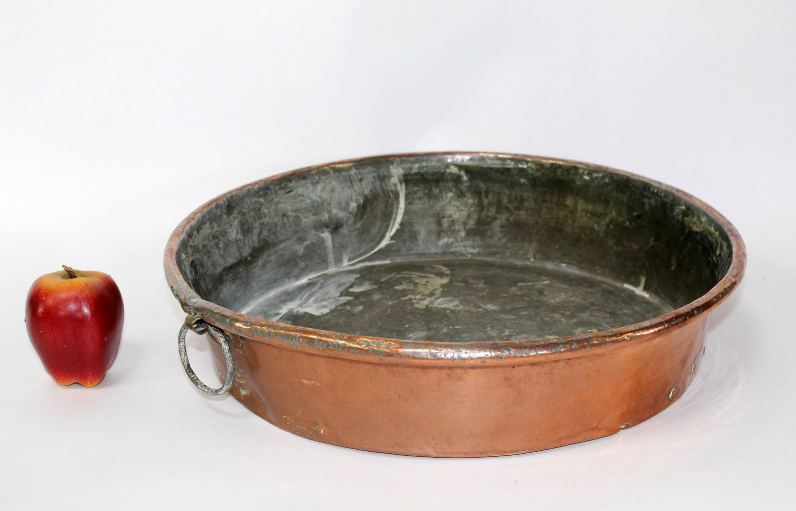 Antique French round copper pot (1 of 7)
