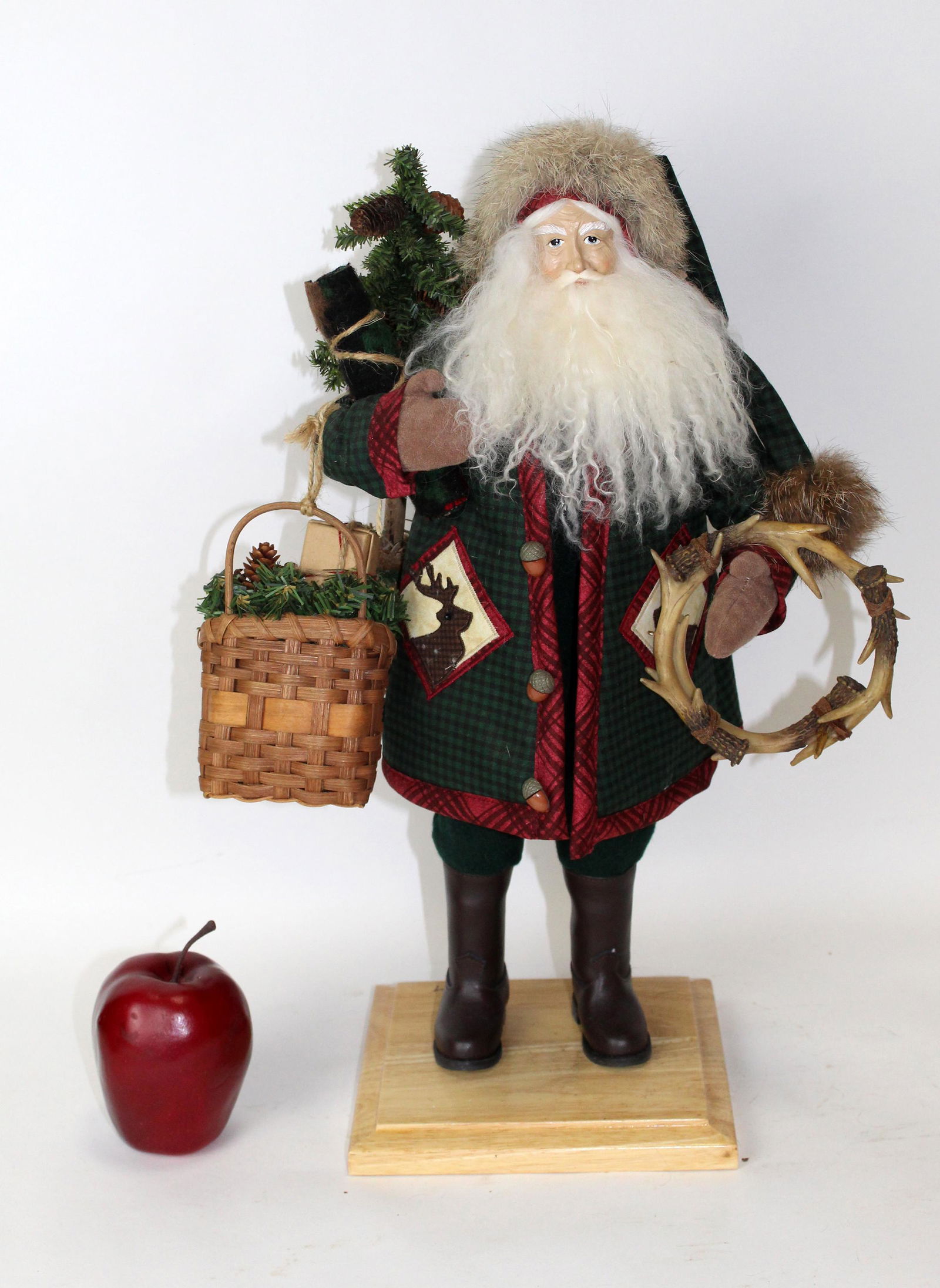 Lynn Haney Santa of Tall Pines figure (1 of 6)