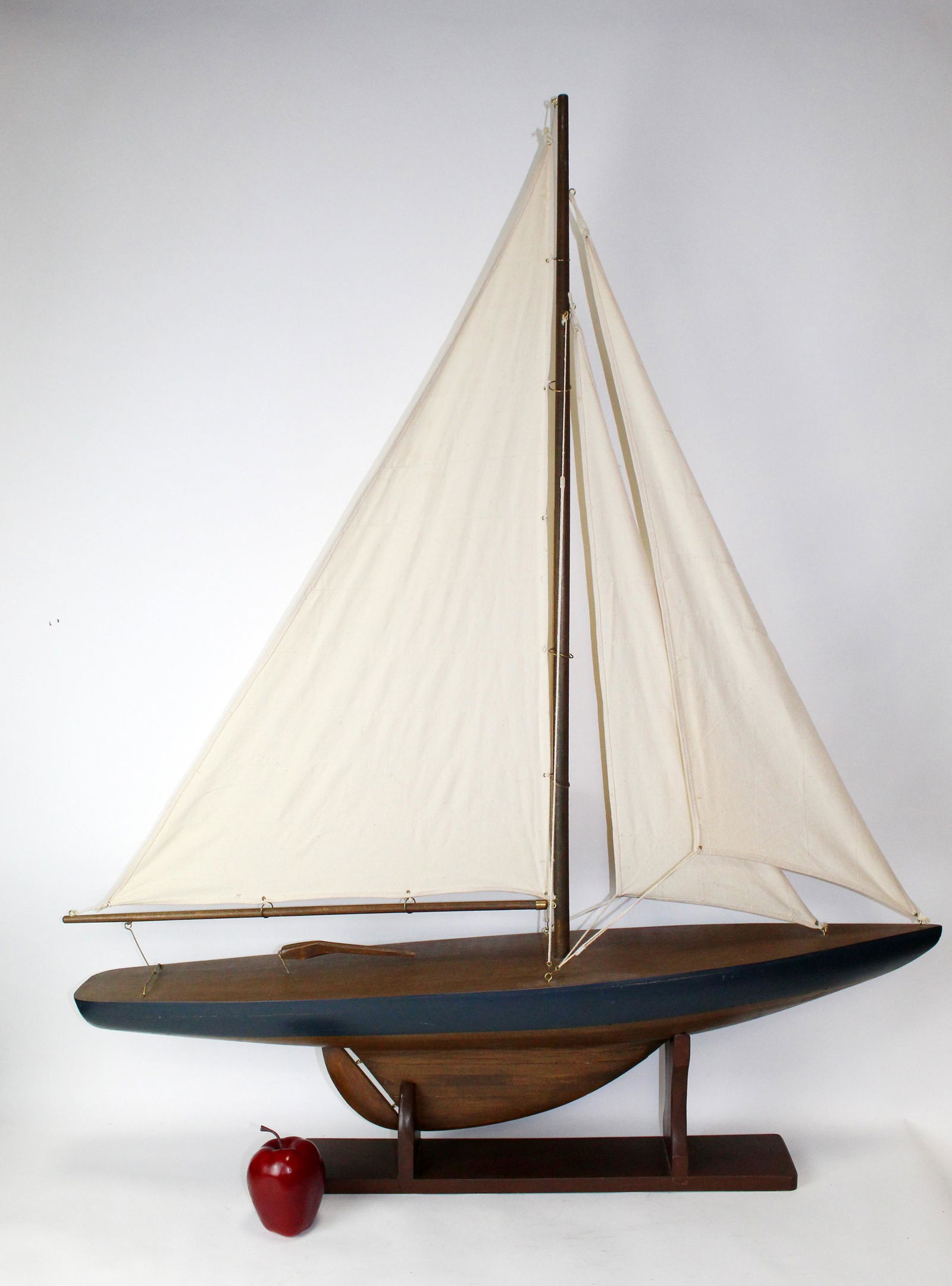 Wooden model sailboat (1 of 6)
