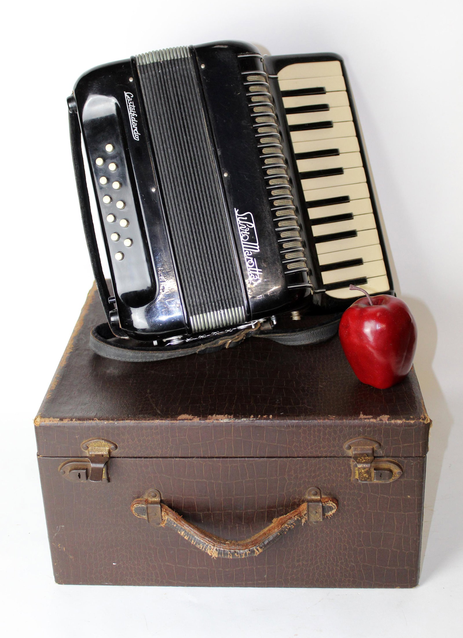 Vintage Silvio Marotta castelfidardo accordion: Vintage Silvio Marotta castelfidardo accordion in case. 13"h x 13 1/4"w