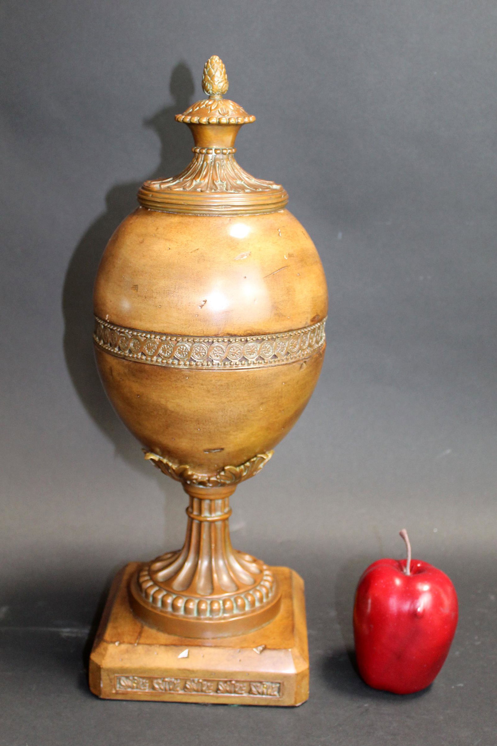 Maitland Smith urn with finial: Maitland Smith (not marked) urn with finial on base. Modern. 18"h x 6" dia