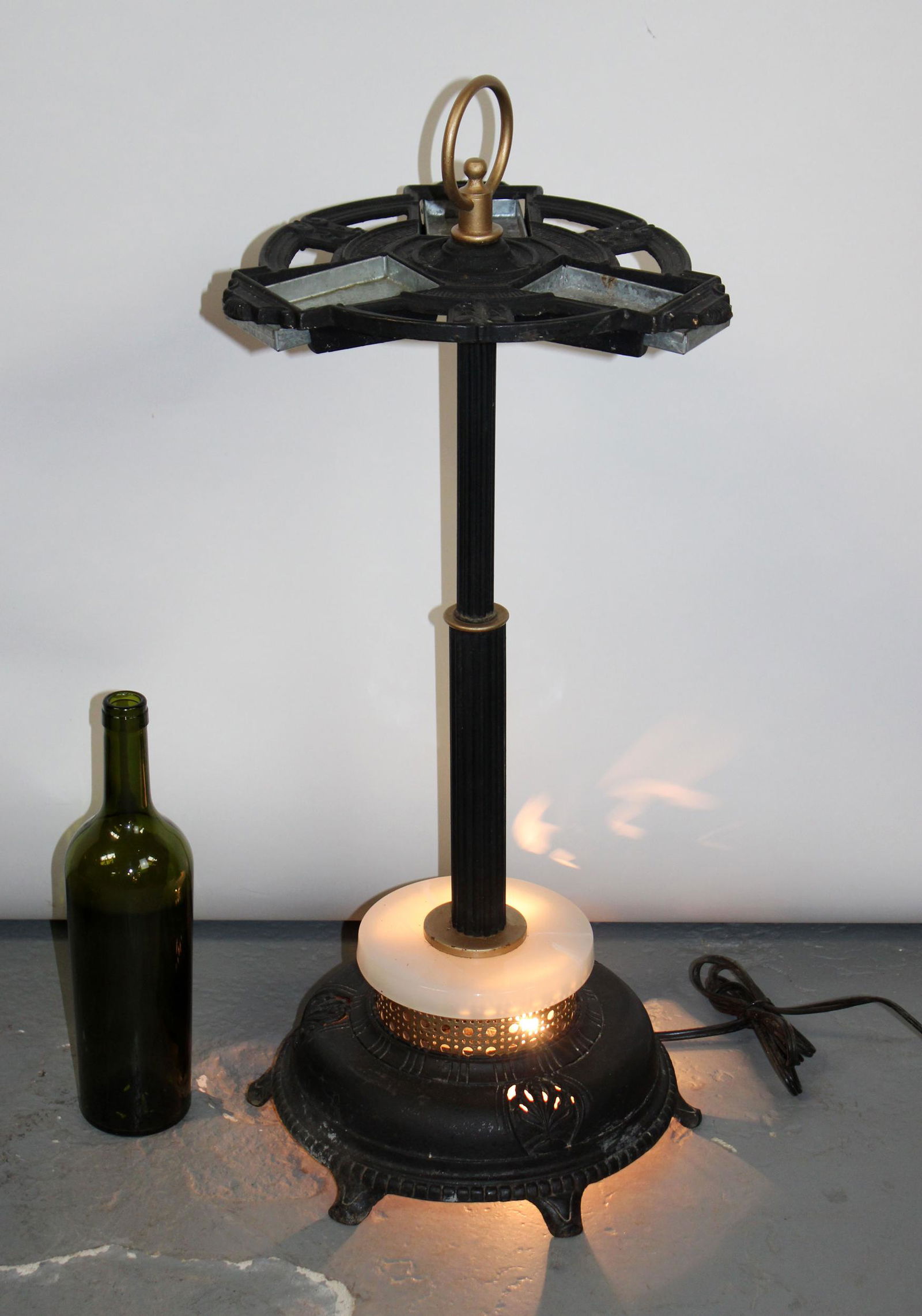 Art Deco smoking stand in iron with onyx (1 of 7)