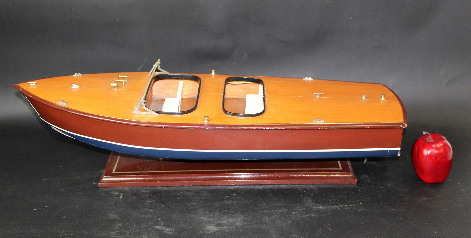 Chris Craft runabout model boat (1 of 10)