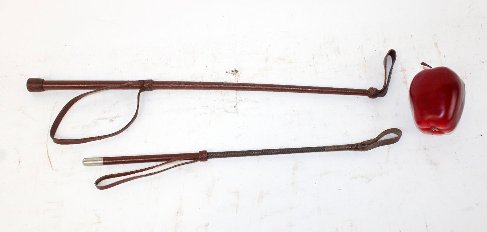 2 English leather horse back riding crops (1 of 7)