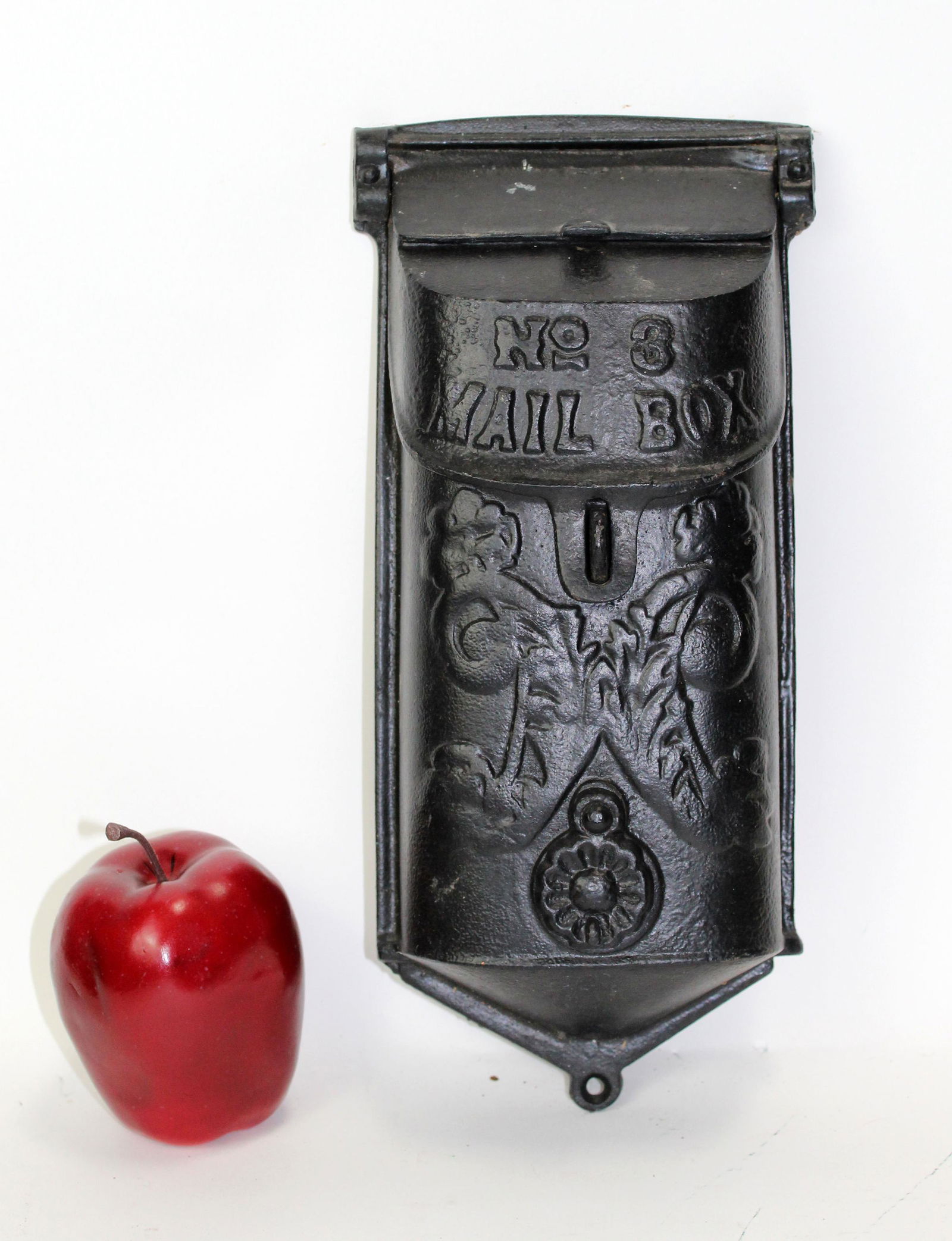 American cast iron wall mount letter box (1 of 7)