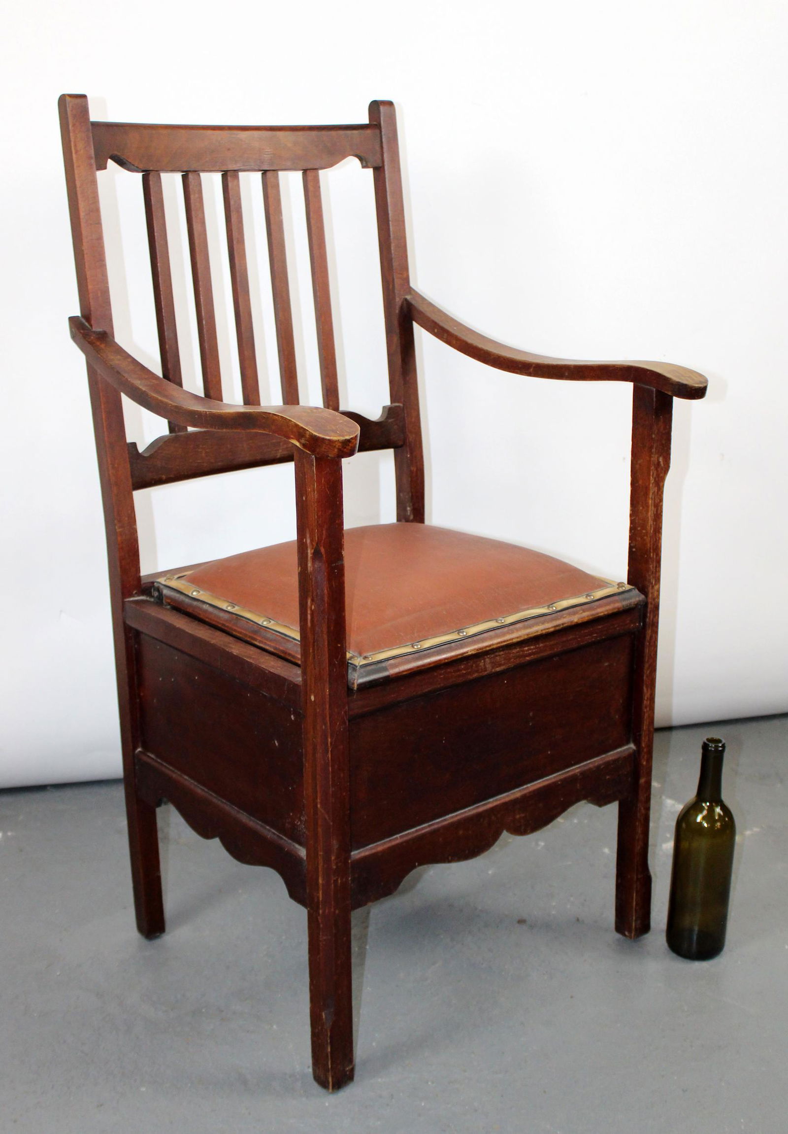 Antique American potty or necessary chair in pine: Antique American potty or necessary chair in pine. 41 1/4"h x 22 1/4"w x 22"d, seat height 20"