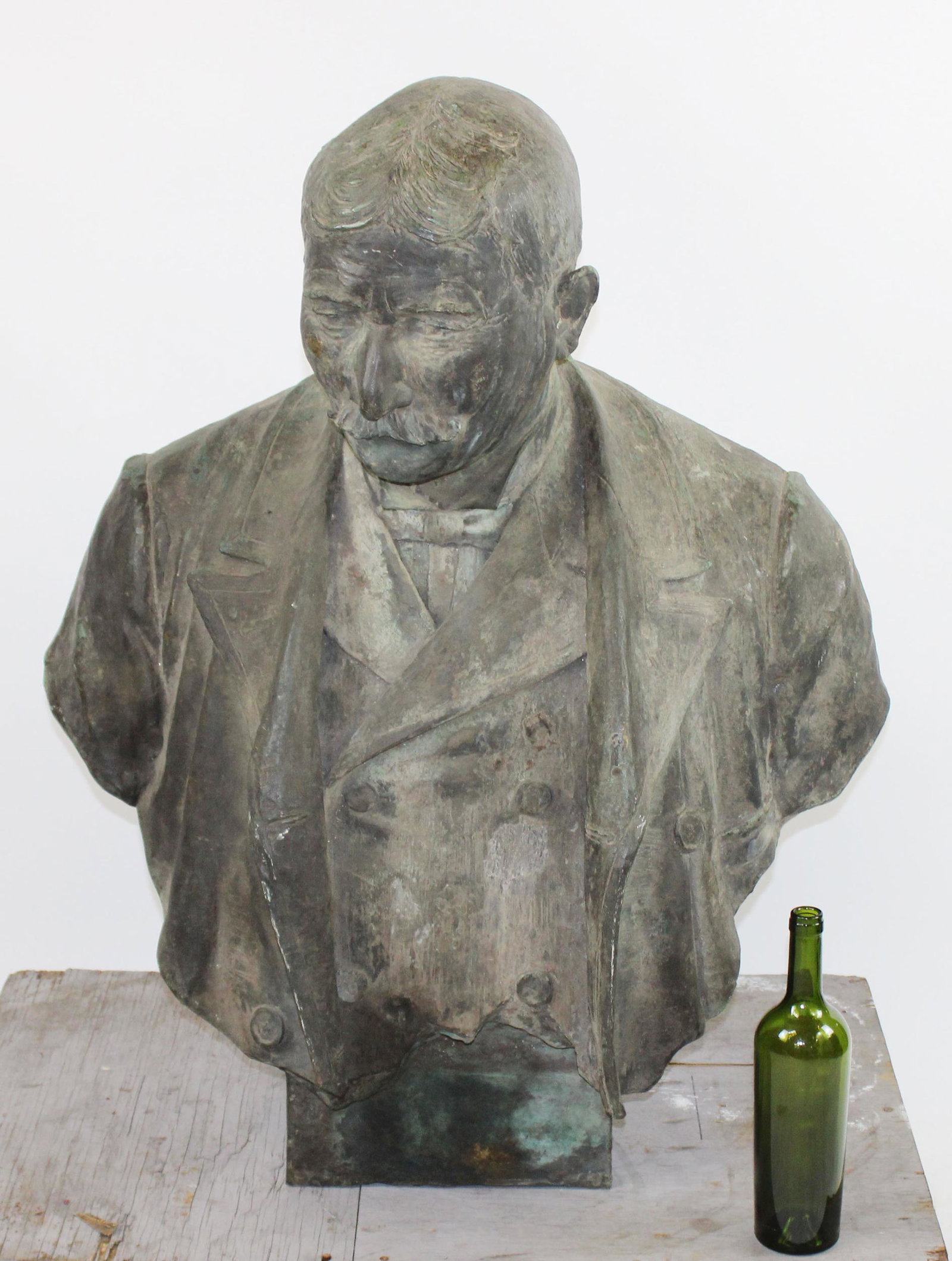 Antique bronze bust of a gentleman (1 of 9)