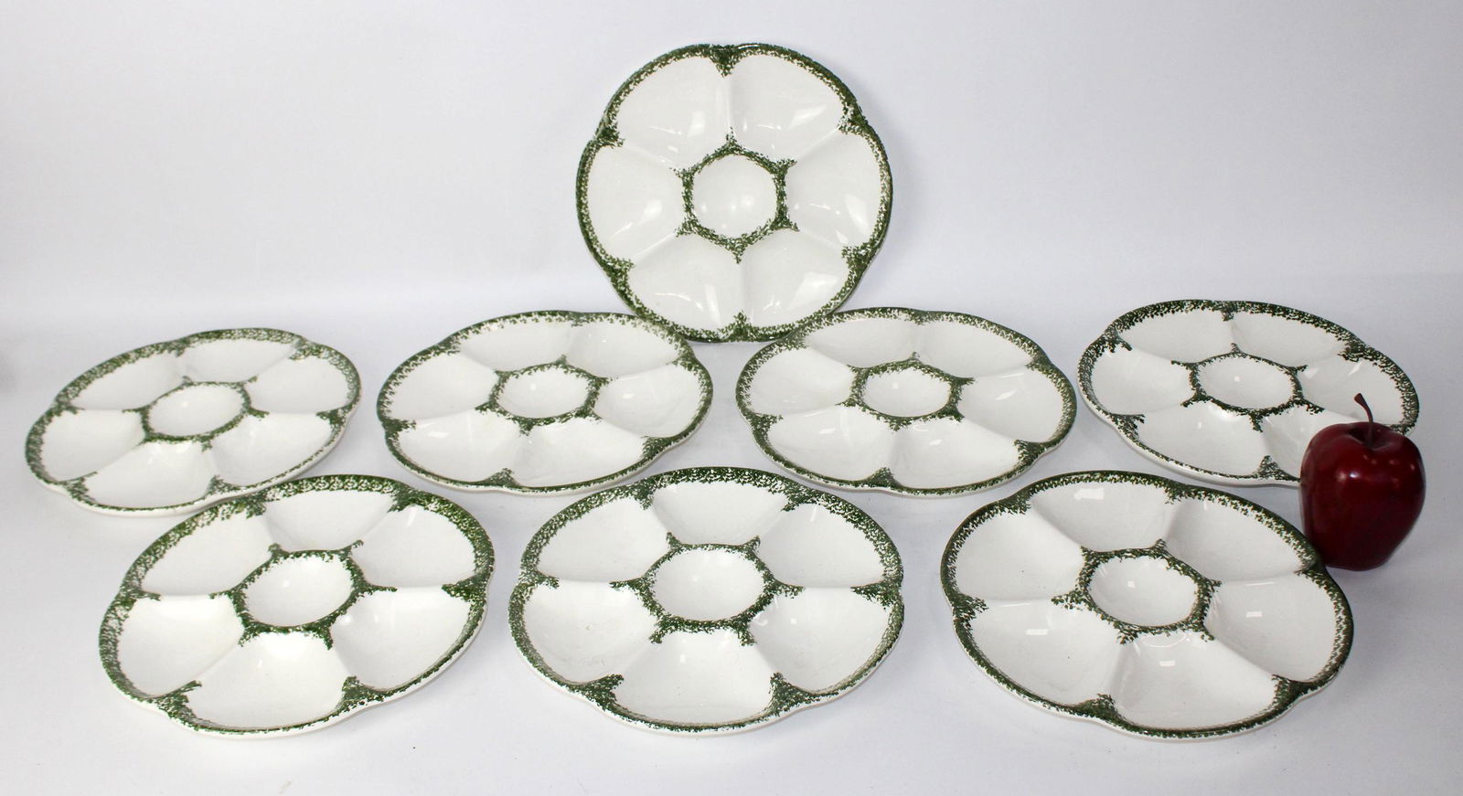Set of 8 Gien France oyster plates: Set of 8 Gien France oyster plates. Mid 20th century. 9 3/4" dia