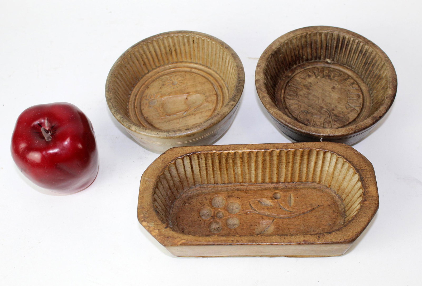 Set of 3 French wooden butter molds (1 of 4)