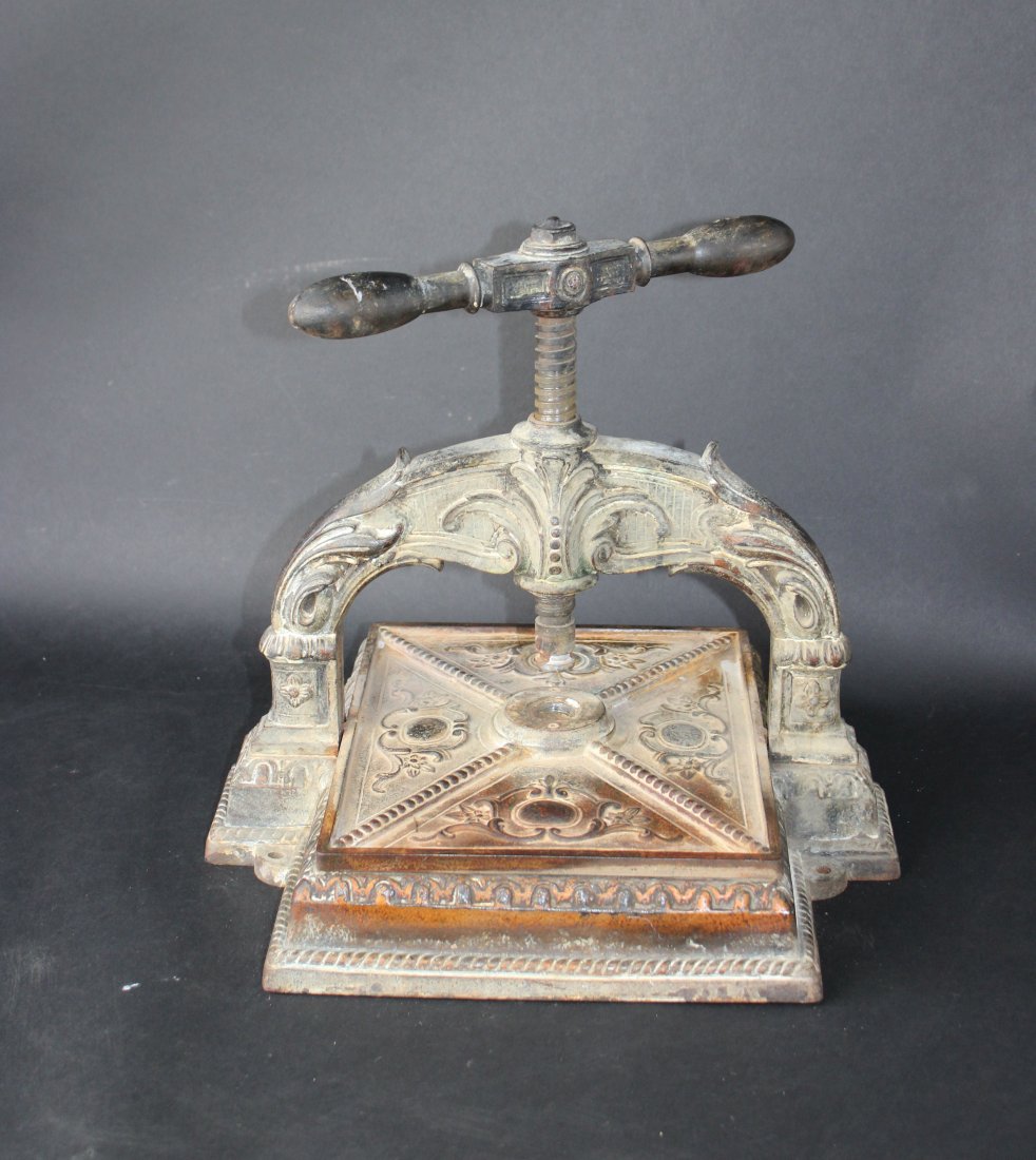 Antique French cast iron book press (1 of 5)
