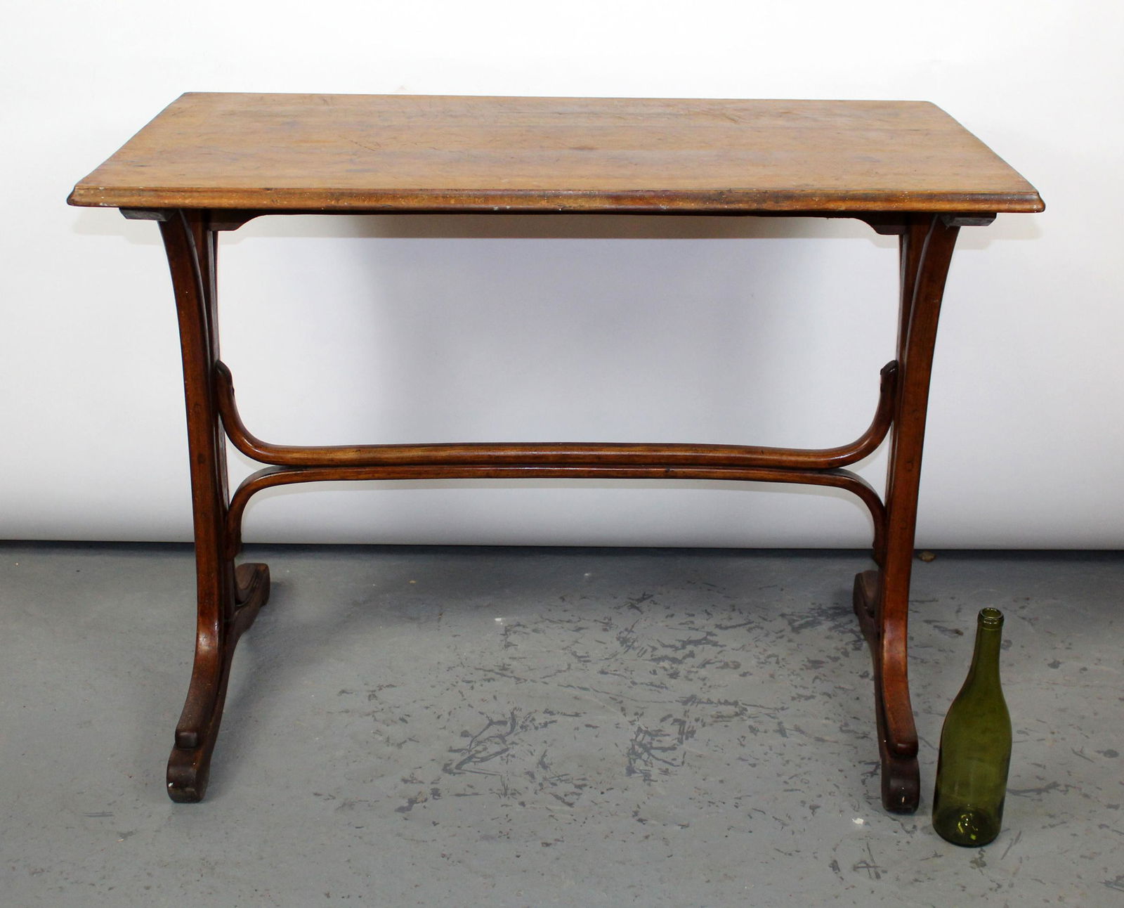 Thonet bentwood bistro table (1 of 11)