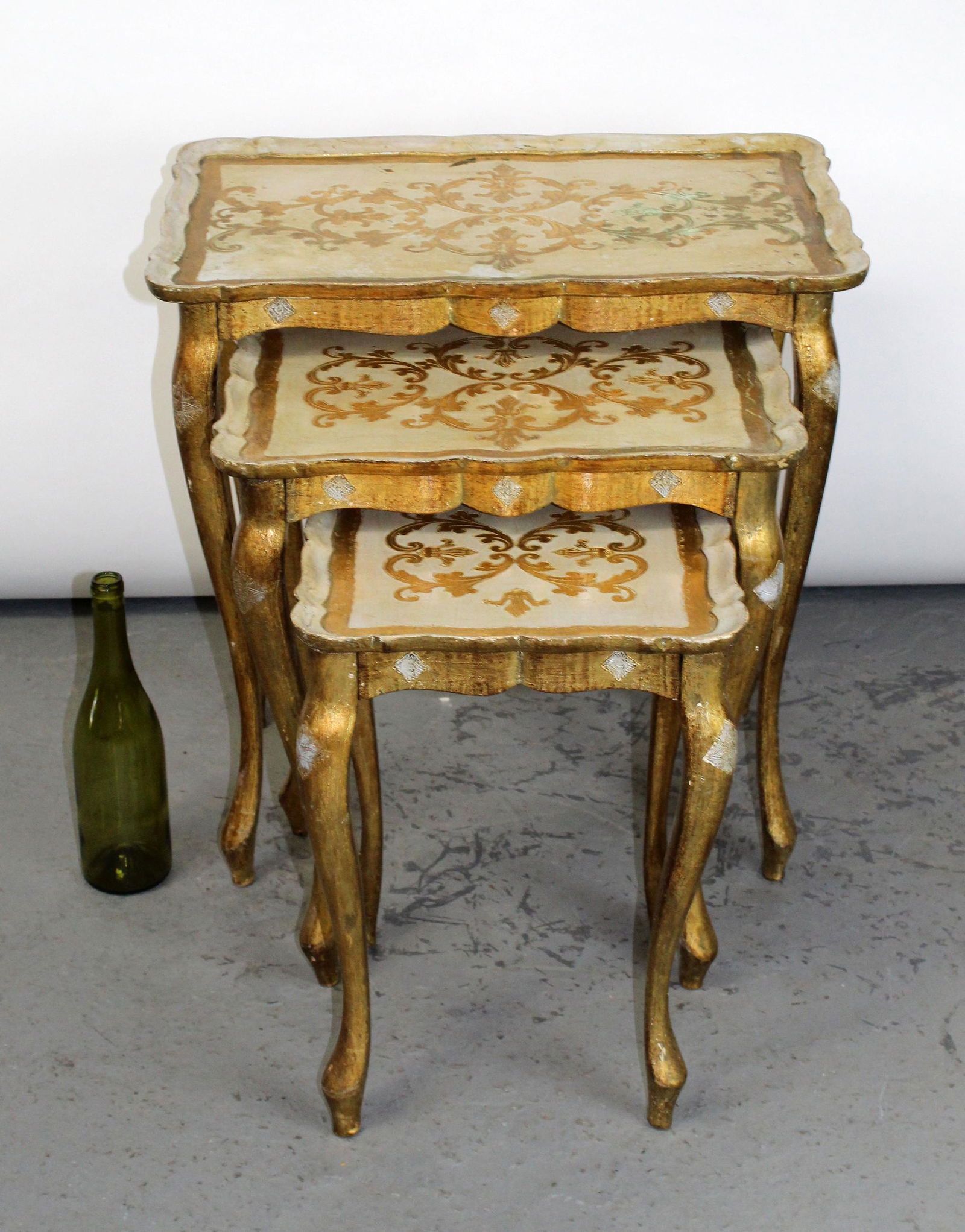Set of 3 Italian polychrome nesting tables (1 of 8)