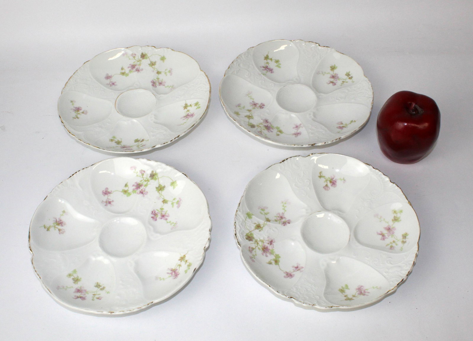 Set of 4 floral porcelain oyster plates: Set of 4 floral porcelain oyster plates. 20th century. Unmarked. 8 1/4" dia