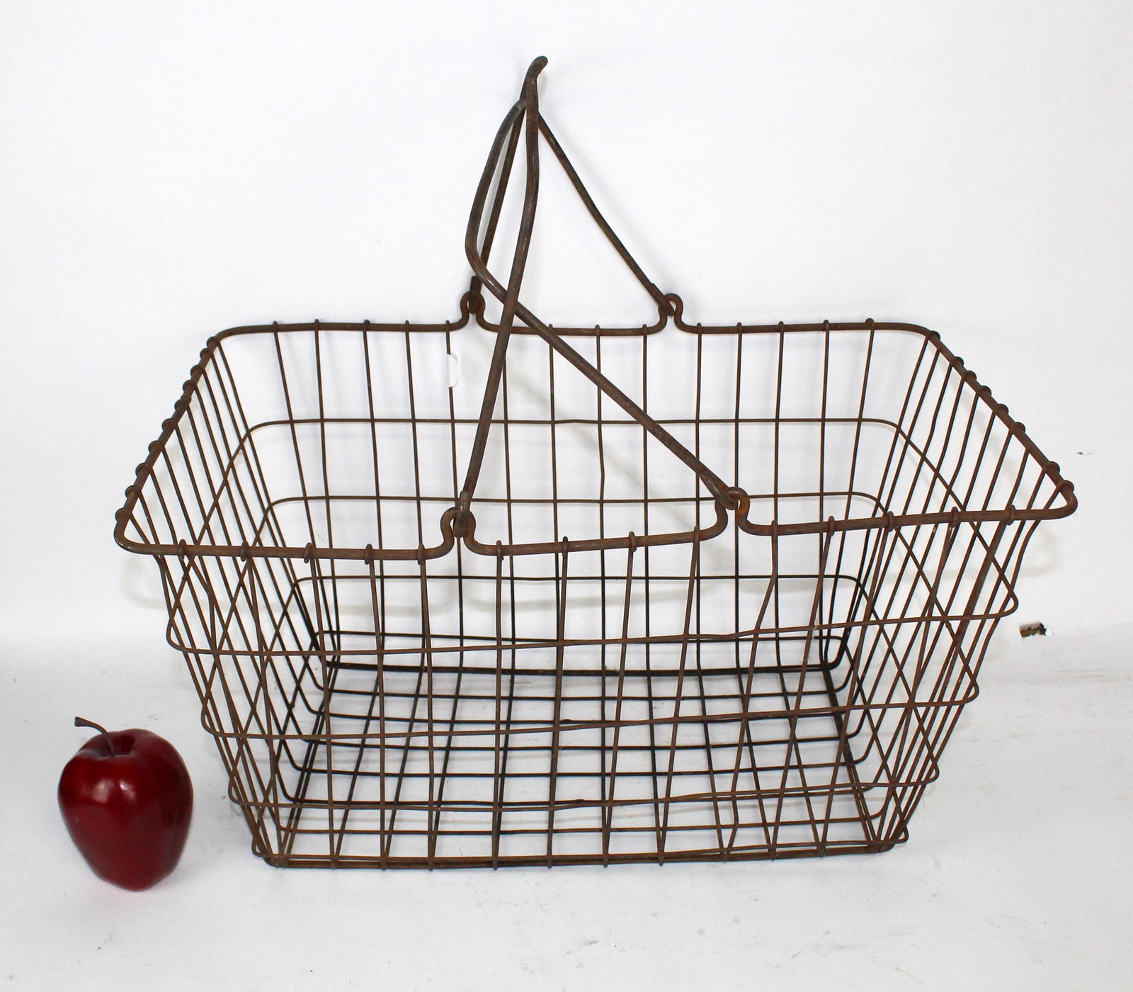 Primitive wire market basket (1 of 5)