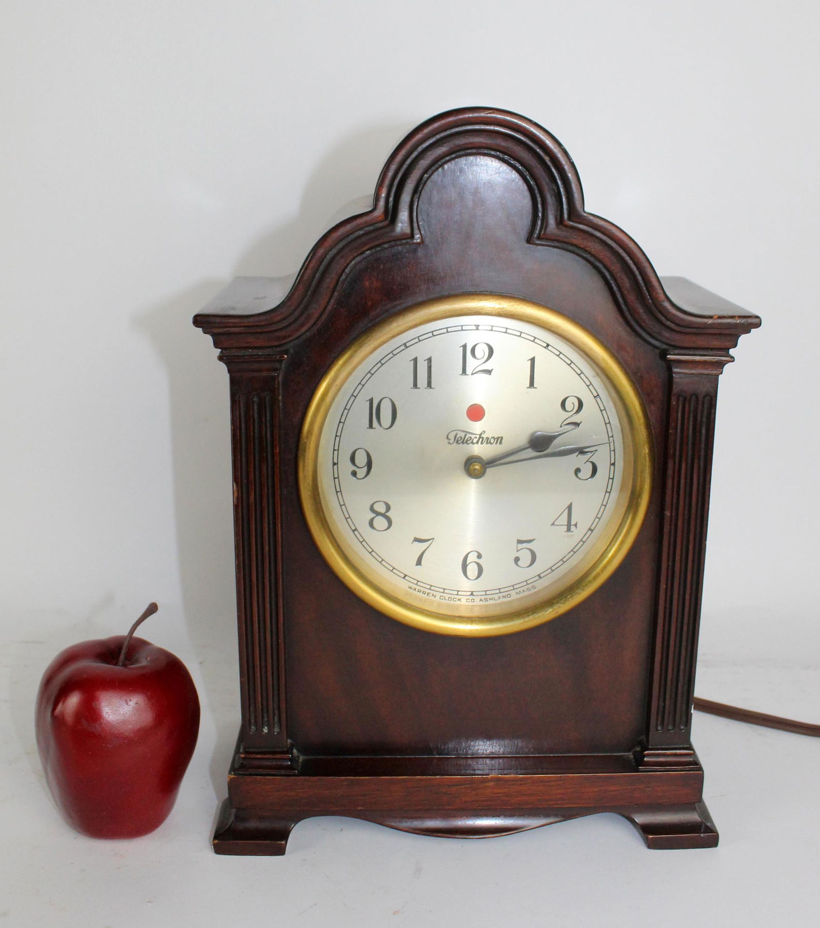 Vintage mahogany Telechron clock (1 of 7)