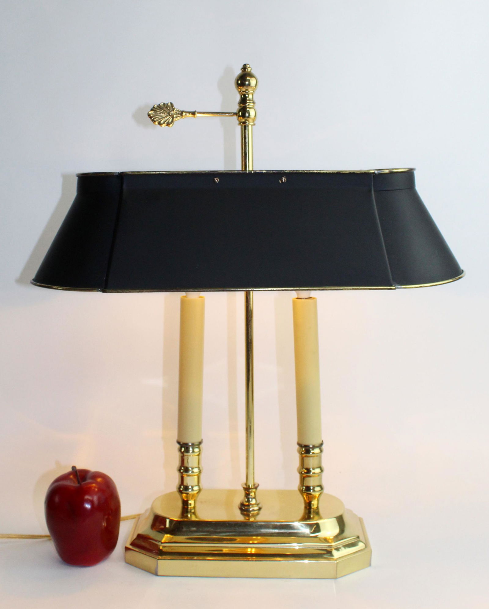 Vintage polished brass bouillotte lamp (1 of 10)