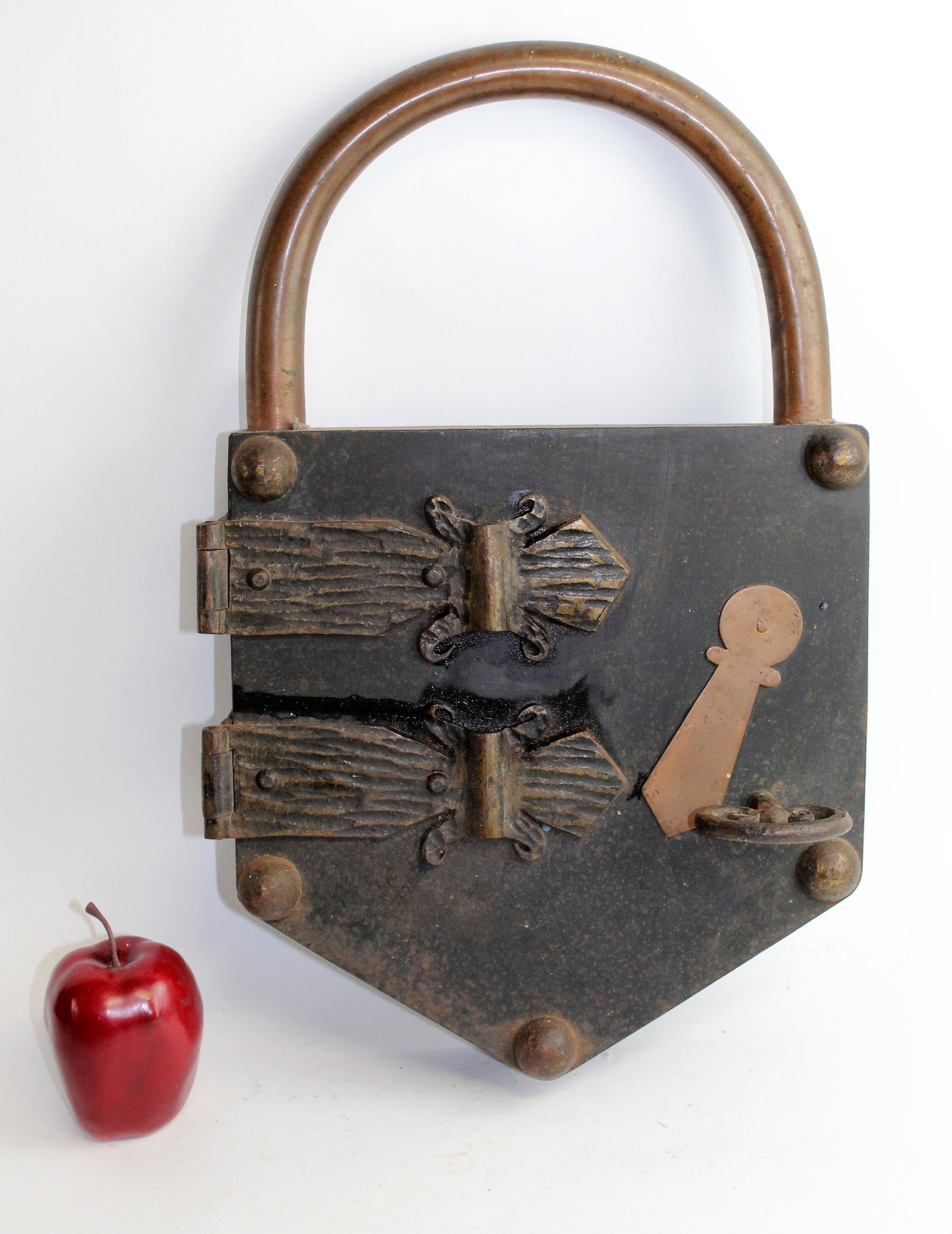 French wall mount key box in form of a padlock (1 of 9)
