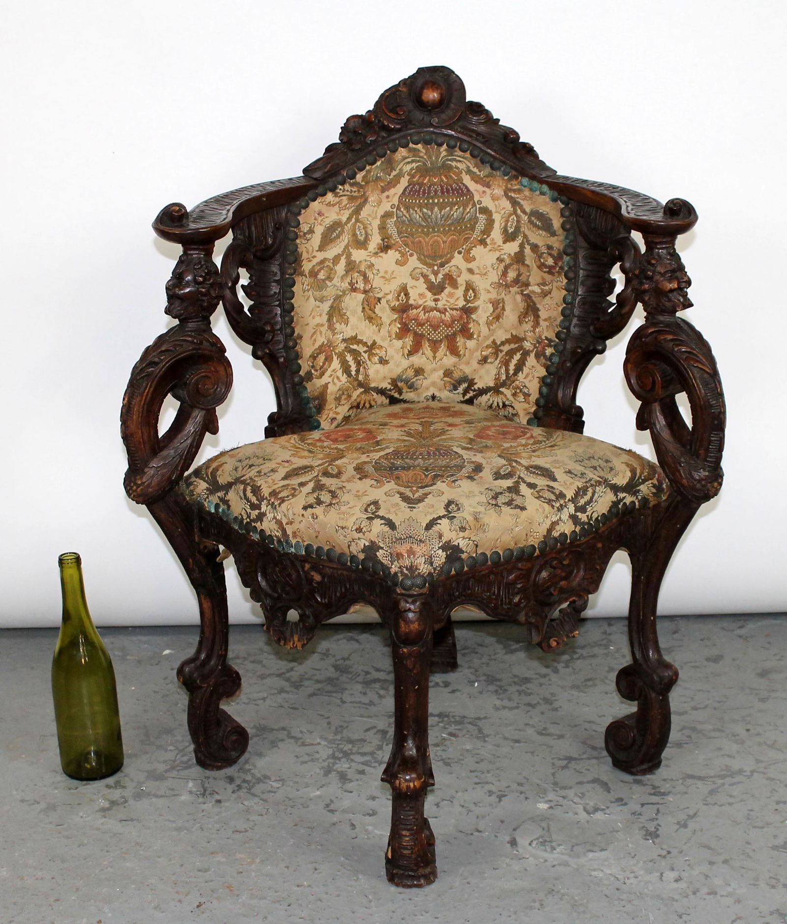 Italian carved walnut corner chair (1 of 10)