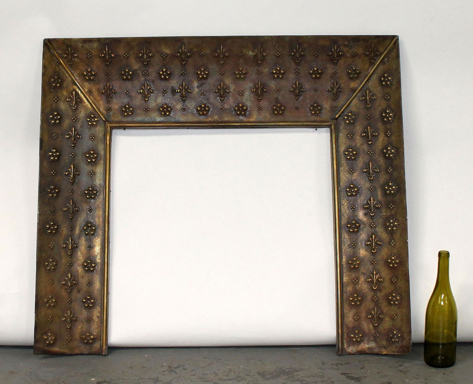 French fire place surround with fleur de lys (1 of 5)