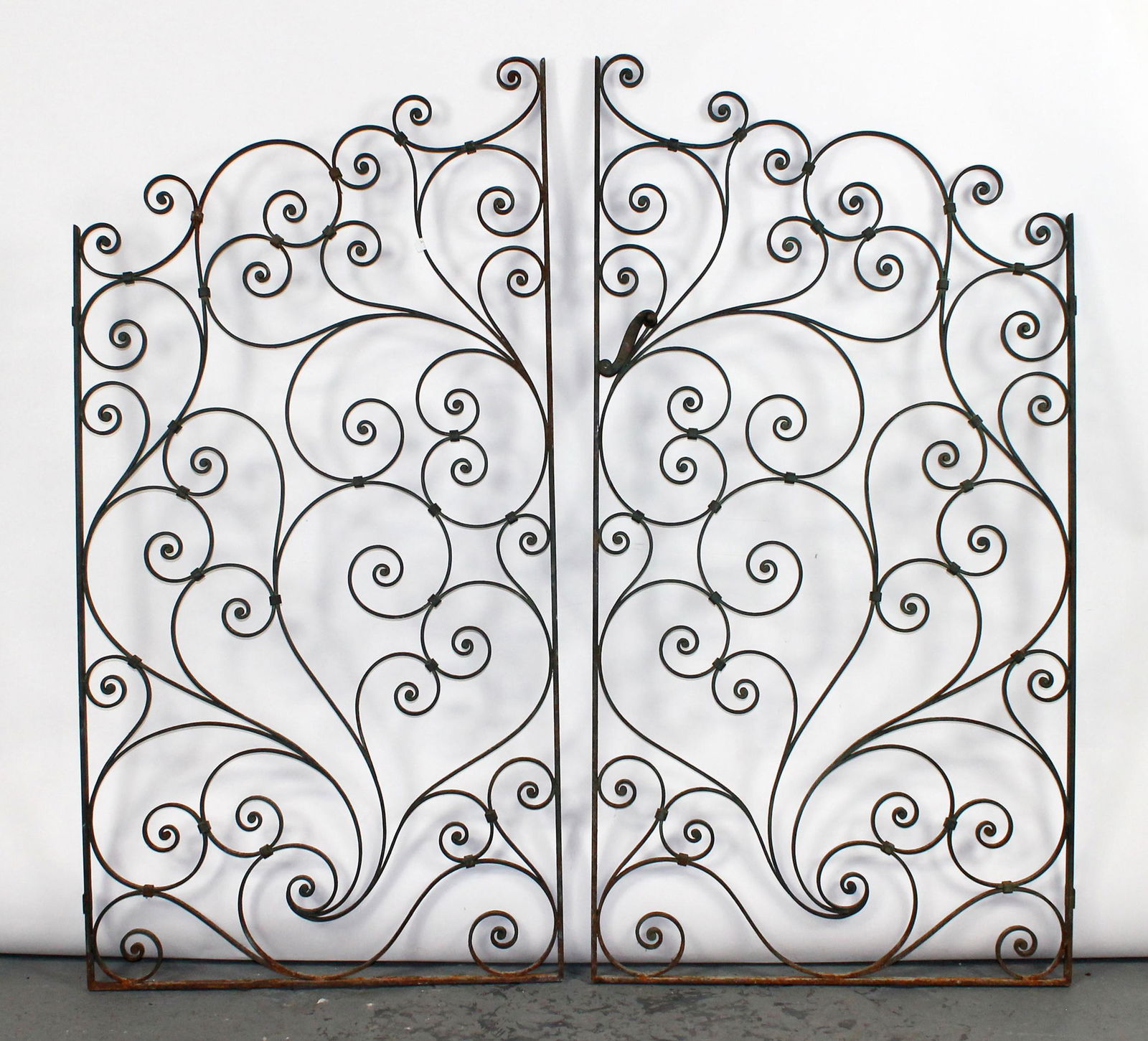 Pair of French wrought iron garden gates (1 of 8)