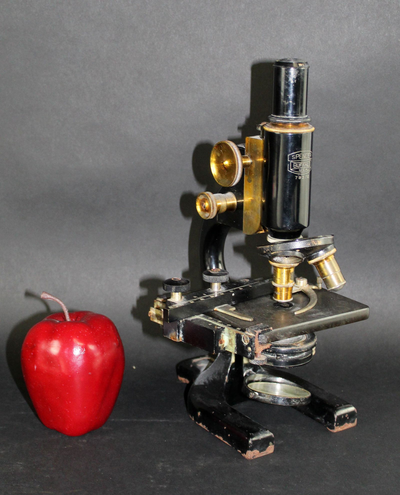 Spencer monocular microscope model 79372 (1 of 5)