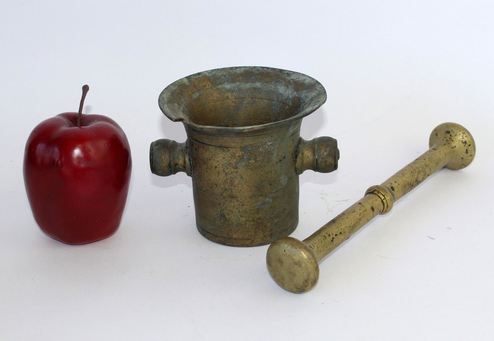 Antique bronze mortar and pestle (1 of 7)