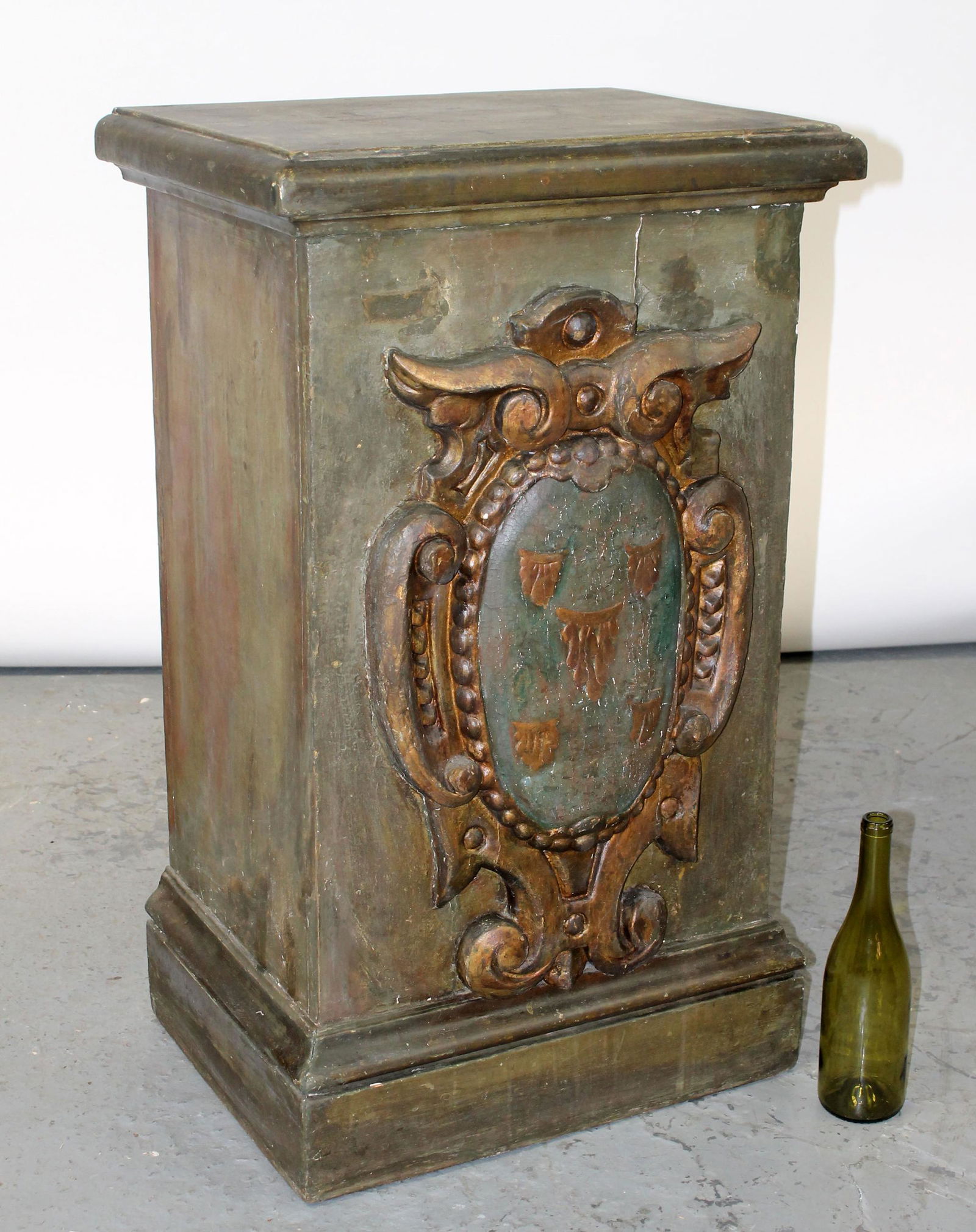 Italian 19th century pedestal with owl crest (1 of 9)