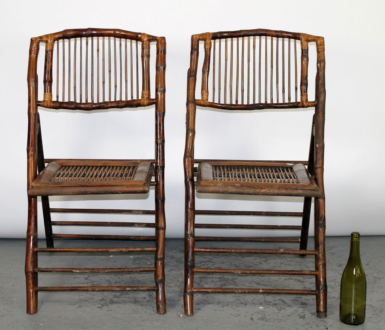 Pair of vintage bamboo folding chairs (1 of 6)
