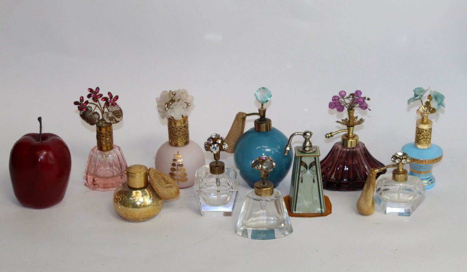 Lot of vintage French & American perfume bottles (1 of 5)