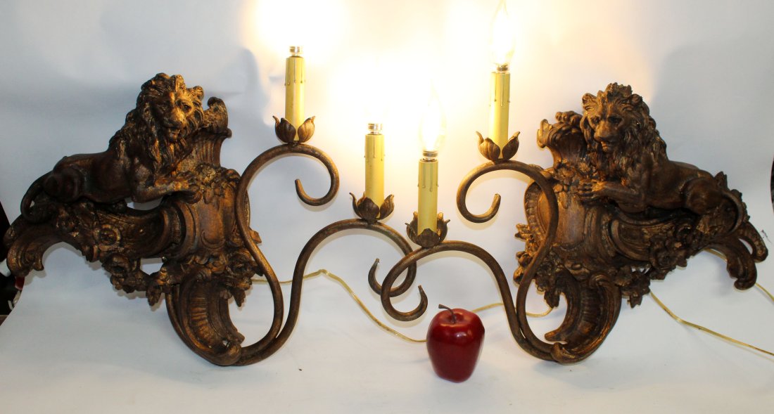 Pair of cast gilt lion wall sconces (1 of 9)