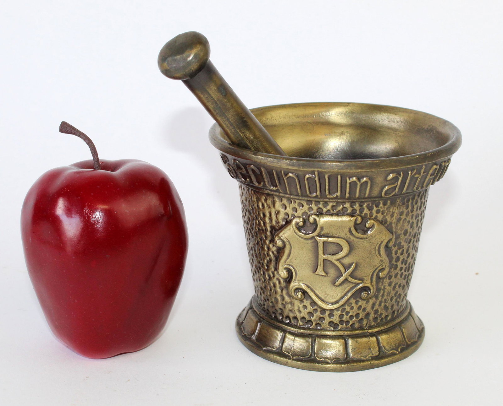 Bronze apothecary mortar and pestle: Bronze apothecary mortar and pestle. Late 20th century. 6"h x 4 3/4"dia