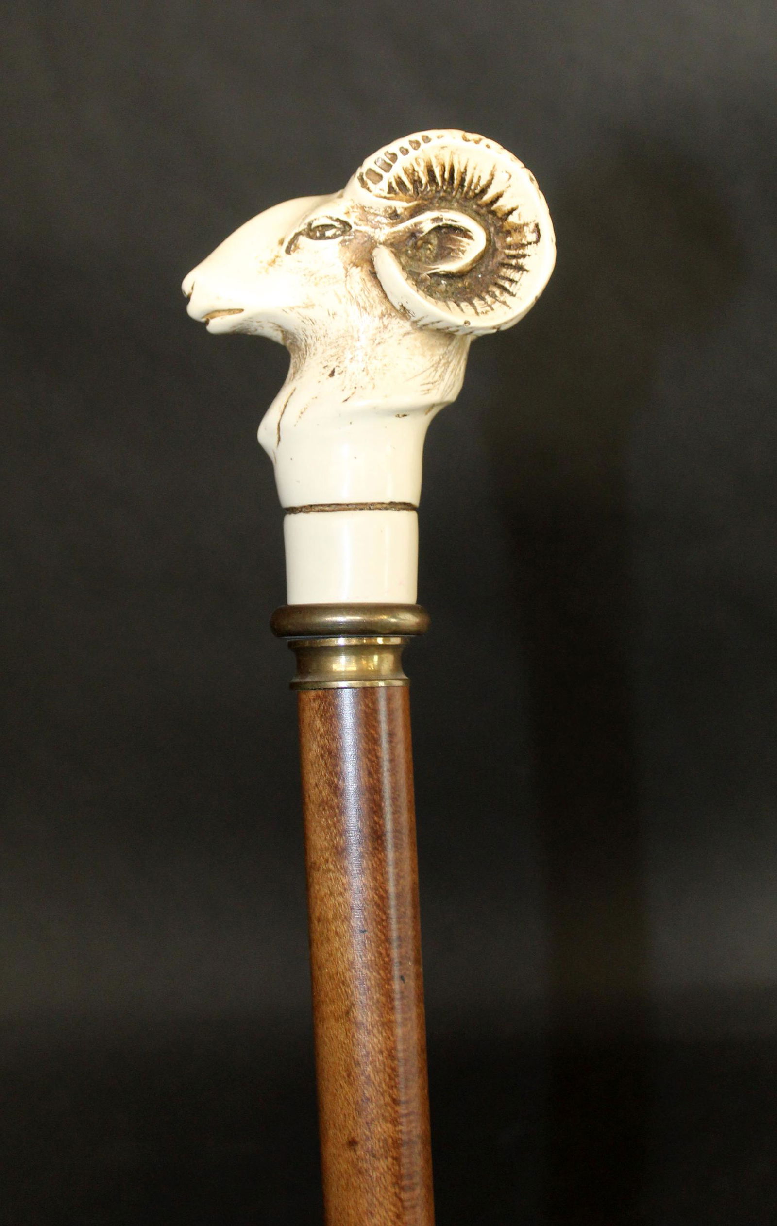 Vintage ram's head walking stick (1 of 5)