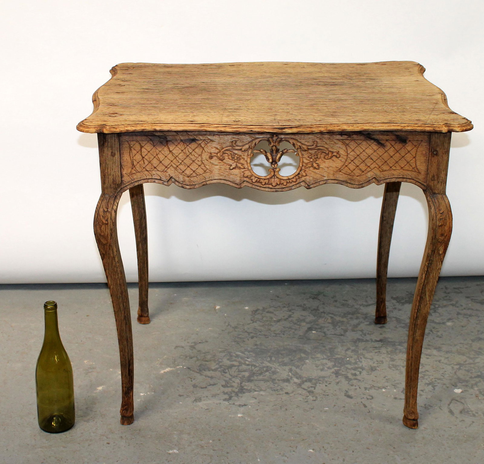 French Louis XV side table in oak (1 of 9)
