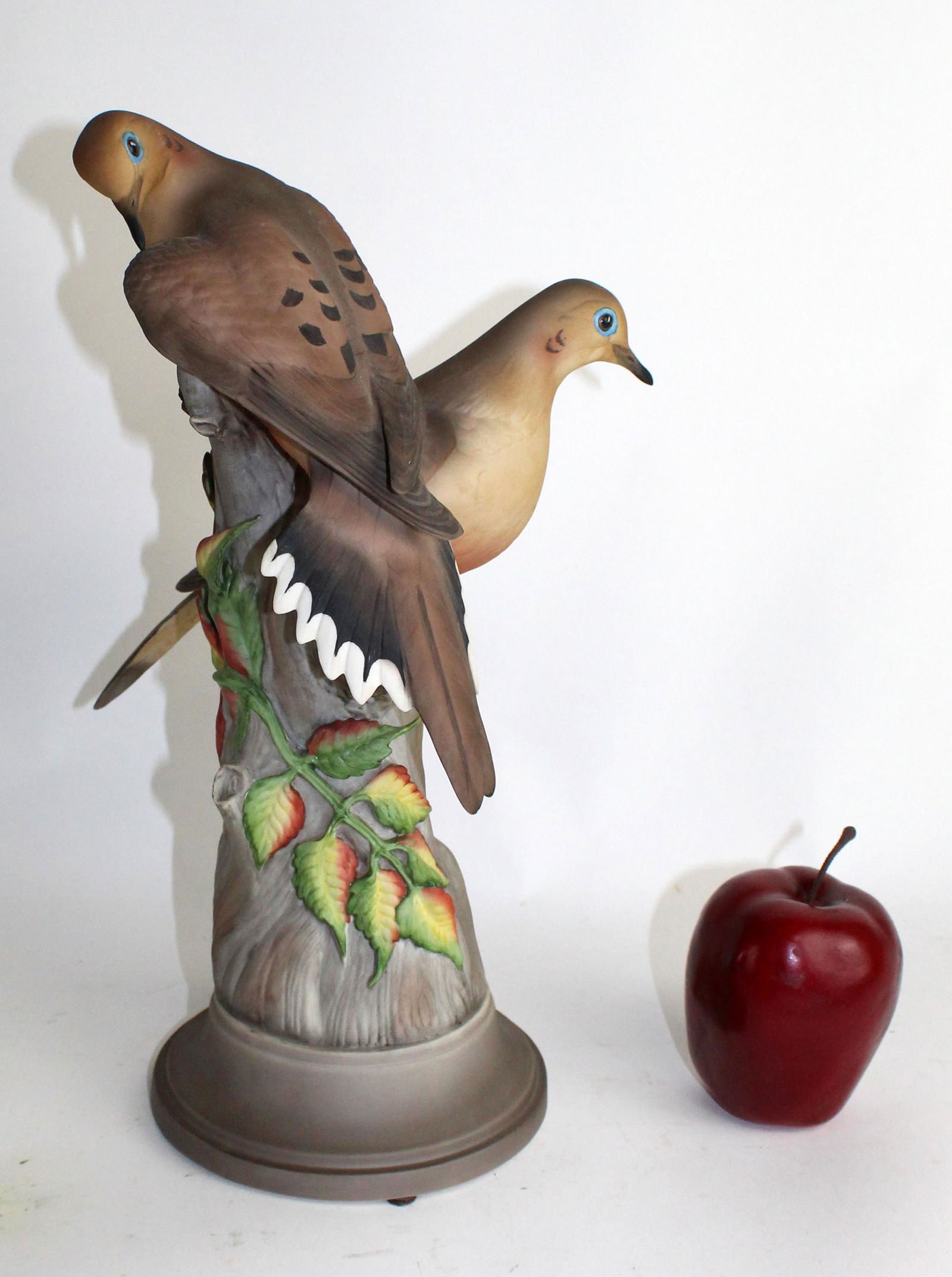 Boehm Mourning Dove porcelain figurine (1 of 11)