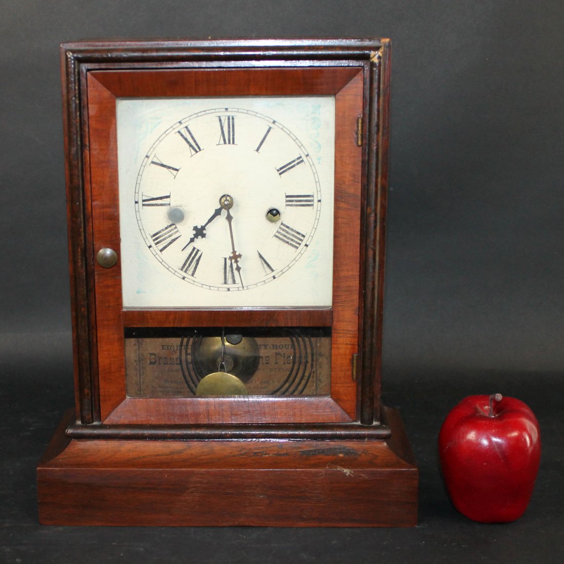 Waterbury Clock Co mahogany mantel clock (1 of 7)