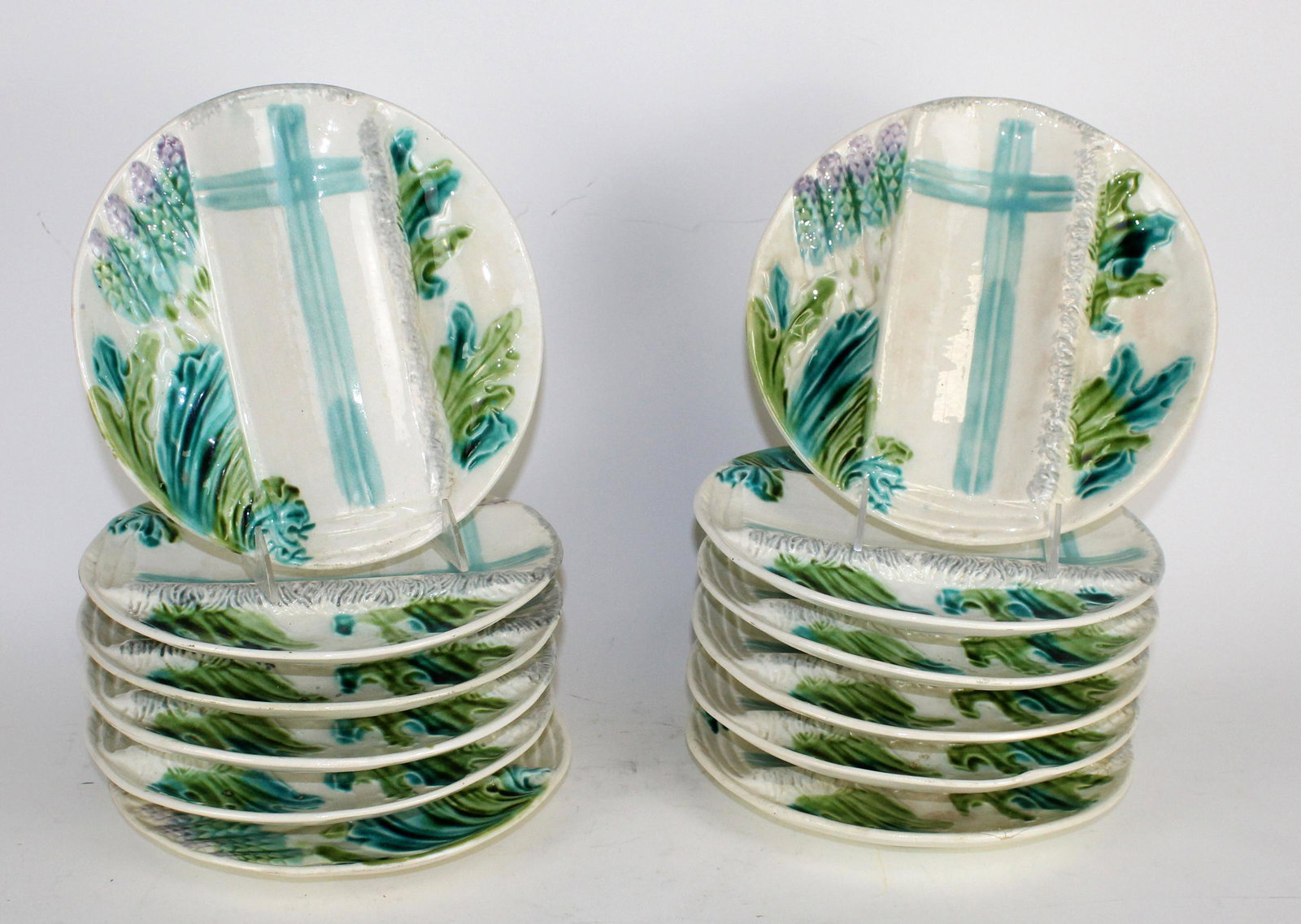 Set of 12 French Salins Majolica asparagus plates: Set of 12 French Salins Majolica asparagus plates. Early 20th century. 9 1/4"dia