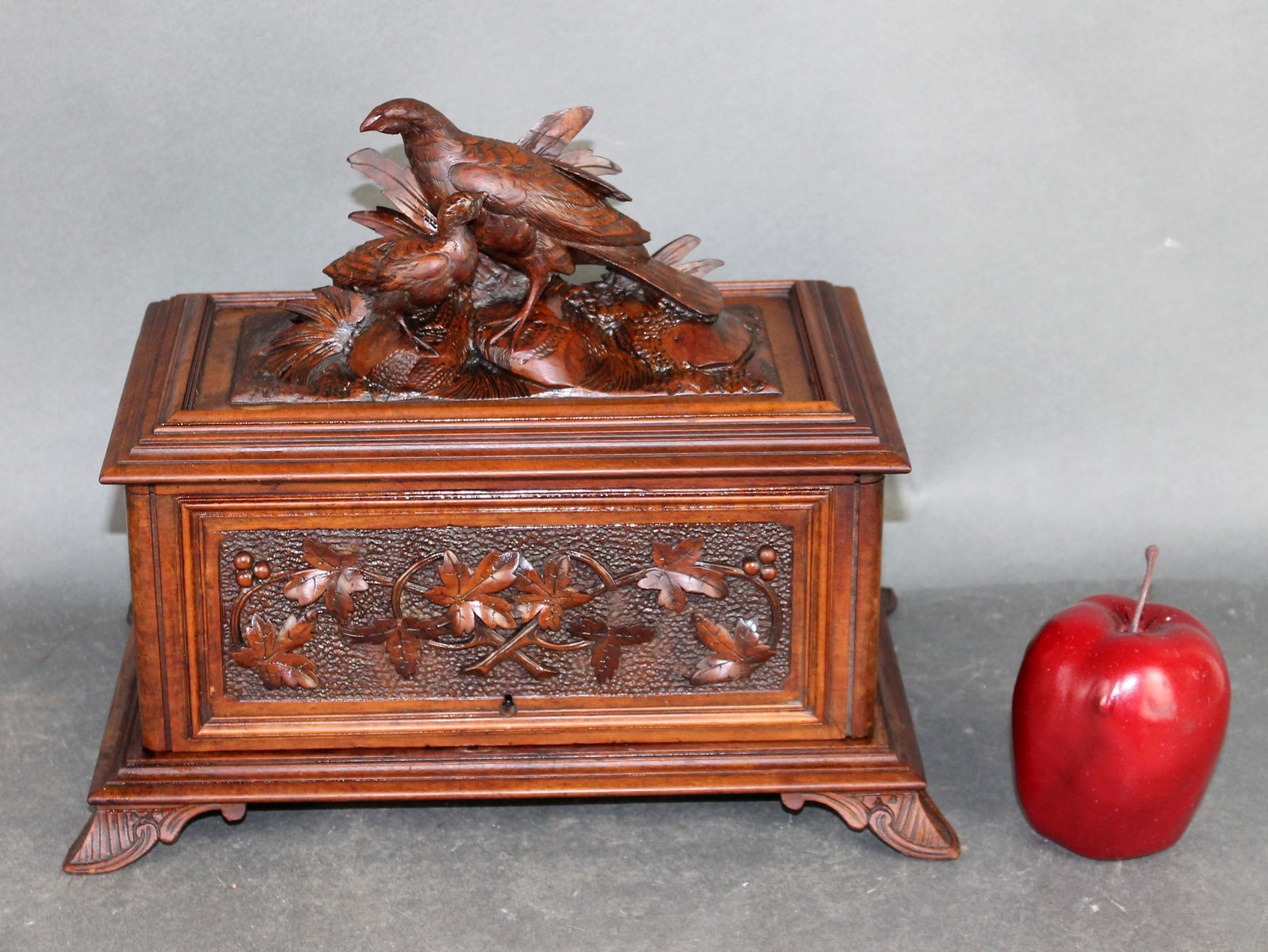 French Black Forest cigar box with birds (1 of 7)