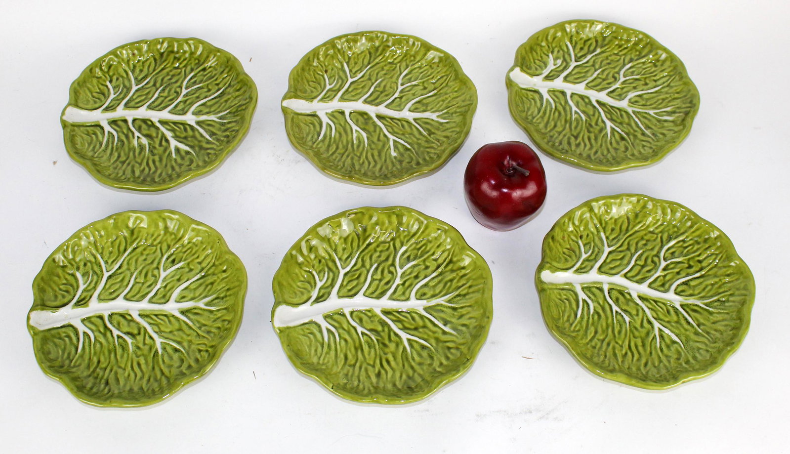Set of 6 French Majolica cabbage plates: Set of 6 French Majolica cabbage plates. Mid 20th century. 7 3/4"dia