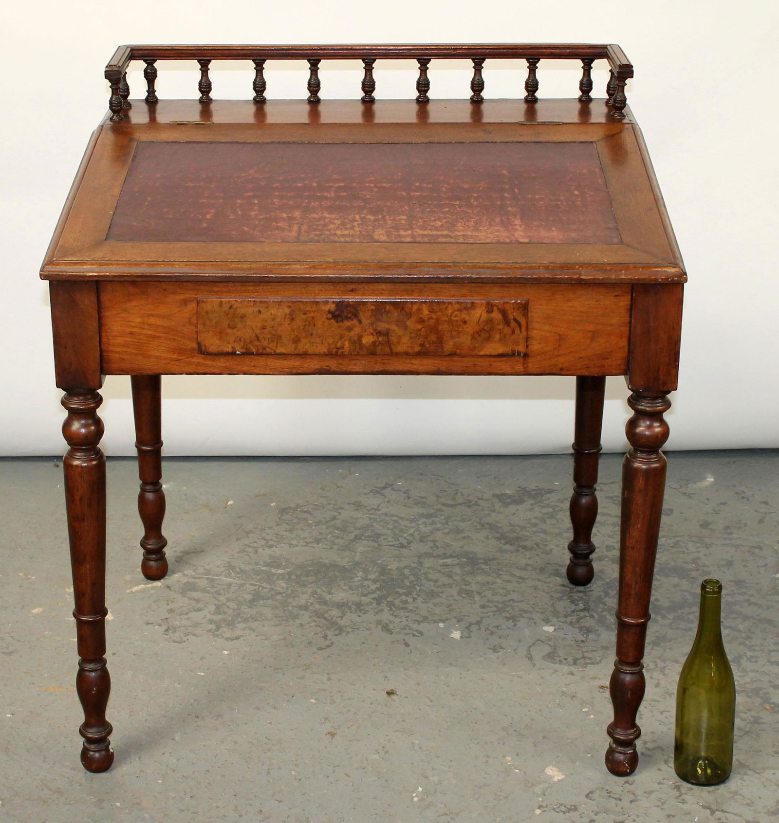Antique American slant front desk with leather top (1 of 7)