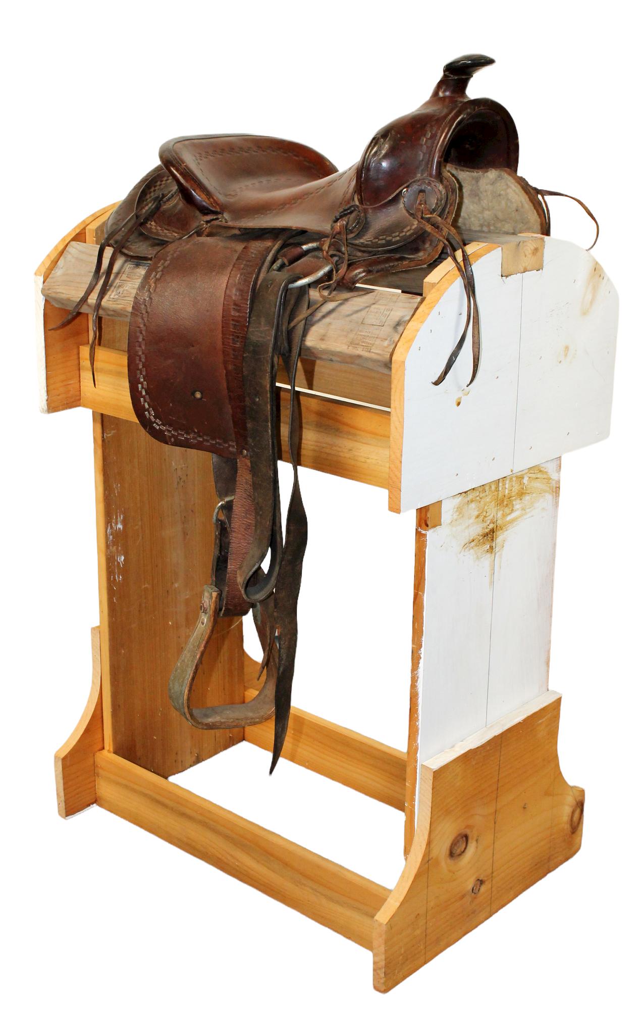 Tooled leather Western saddle (1 of 7)