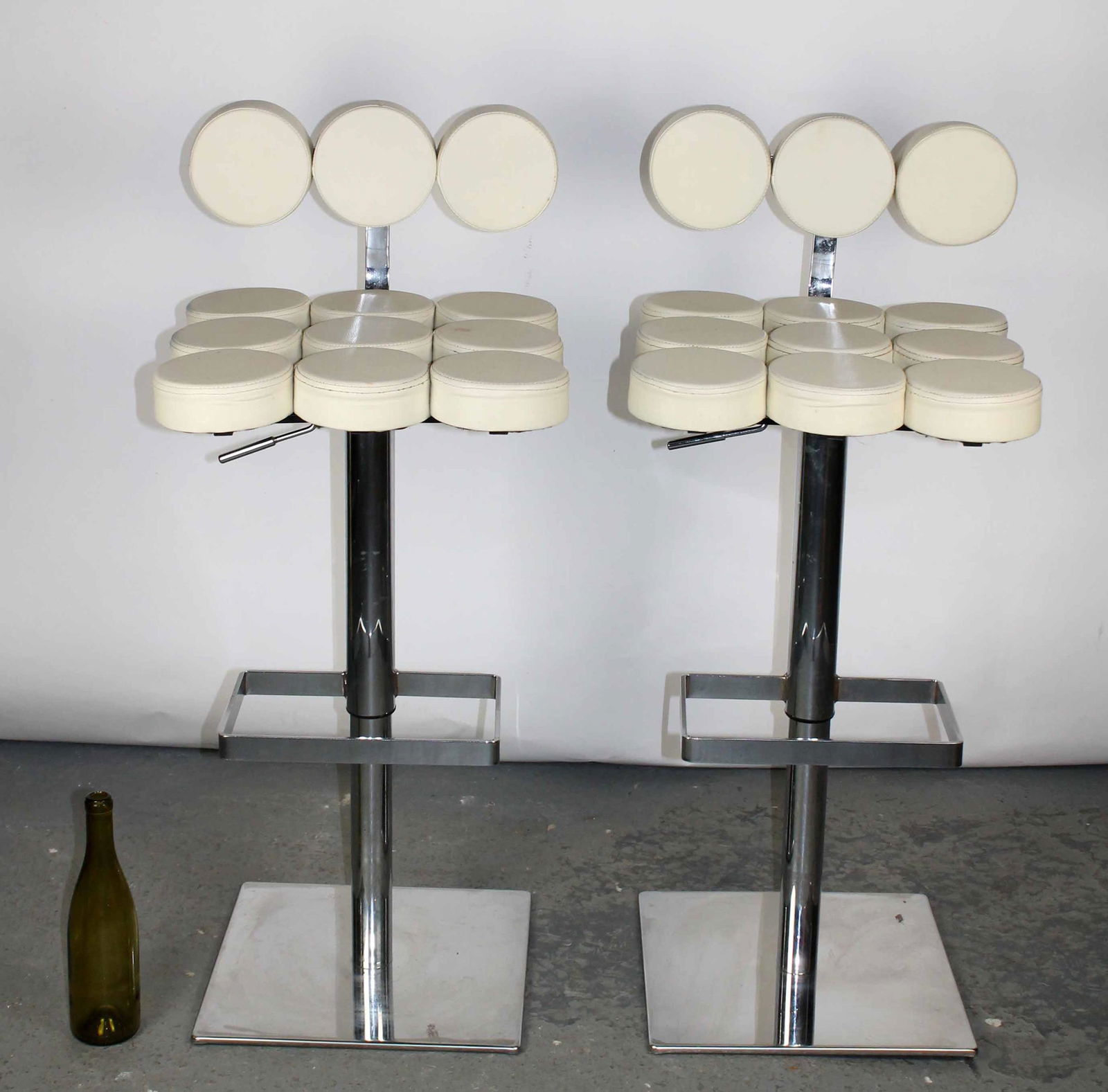 Pair George Nelson designed Marshmellow bar stools (1 of 11)