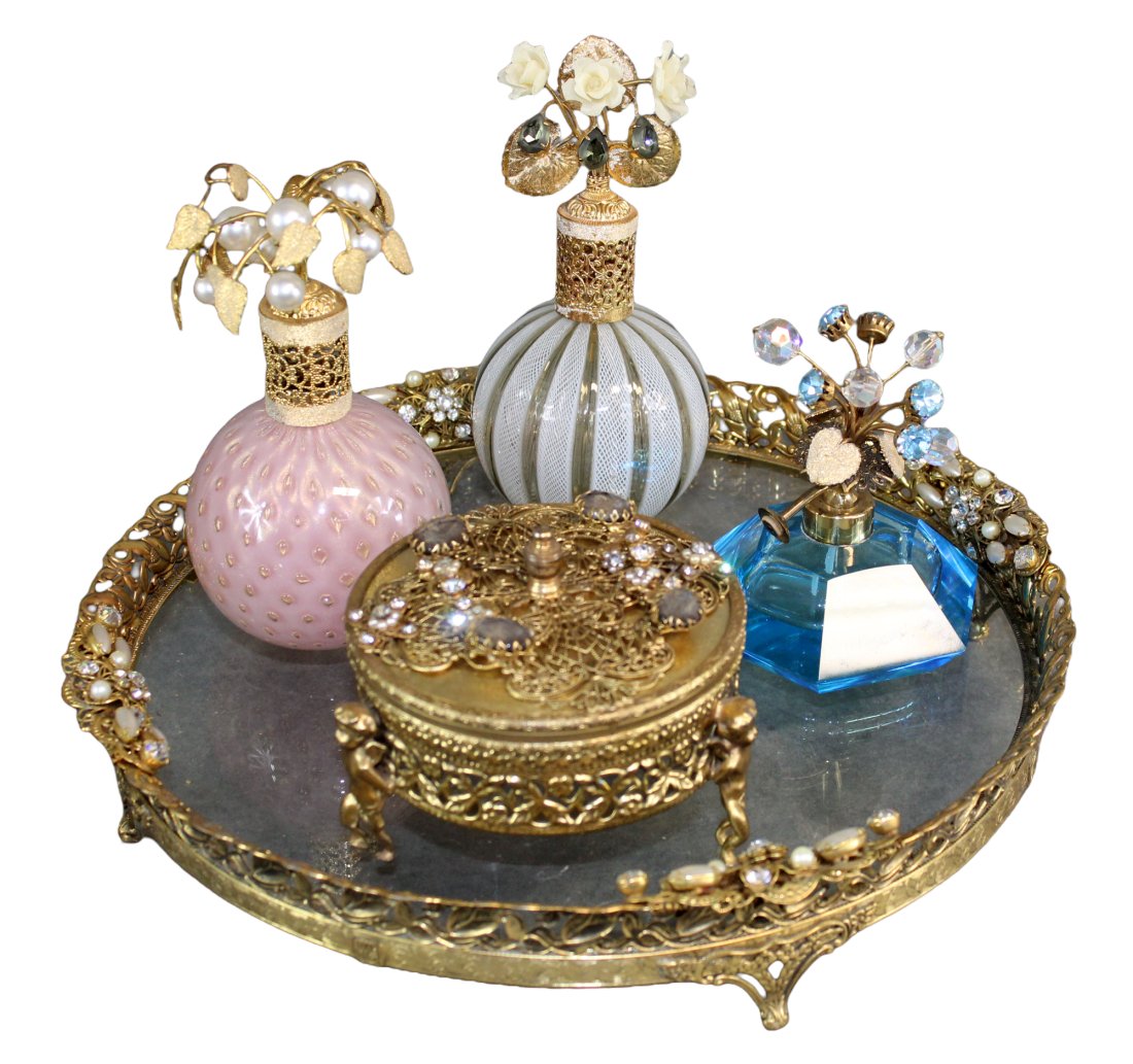 Lot of vintage perfumers and powder boxes on tray (1 of 11)