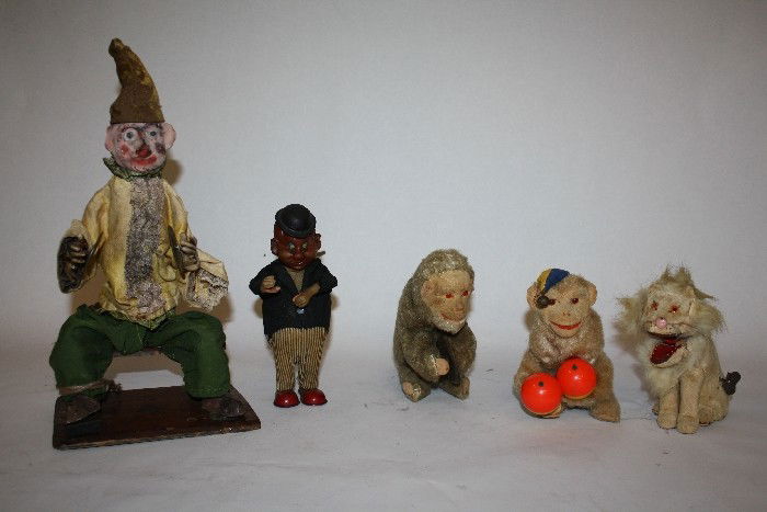 Lot of vintage wind up toys: Lion, 2 monkeys, 1 clown, 1 man standing