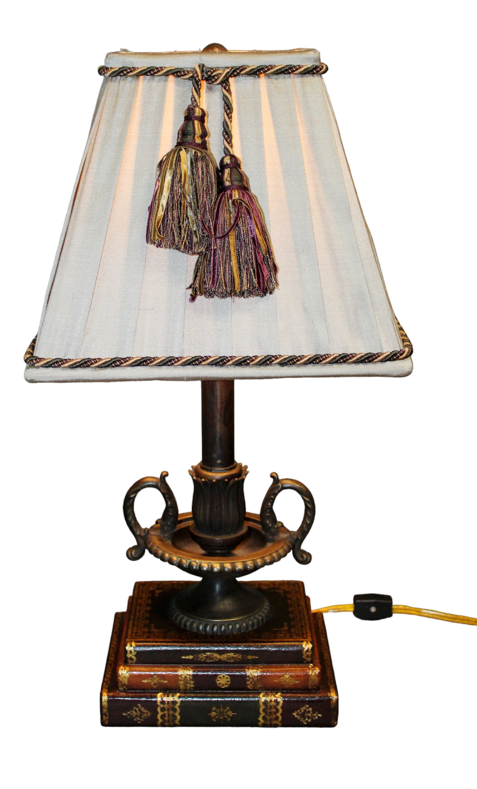 Maitland Smith stacked book lamp (1 of 10)