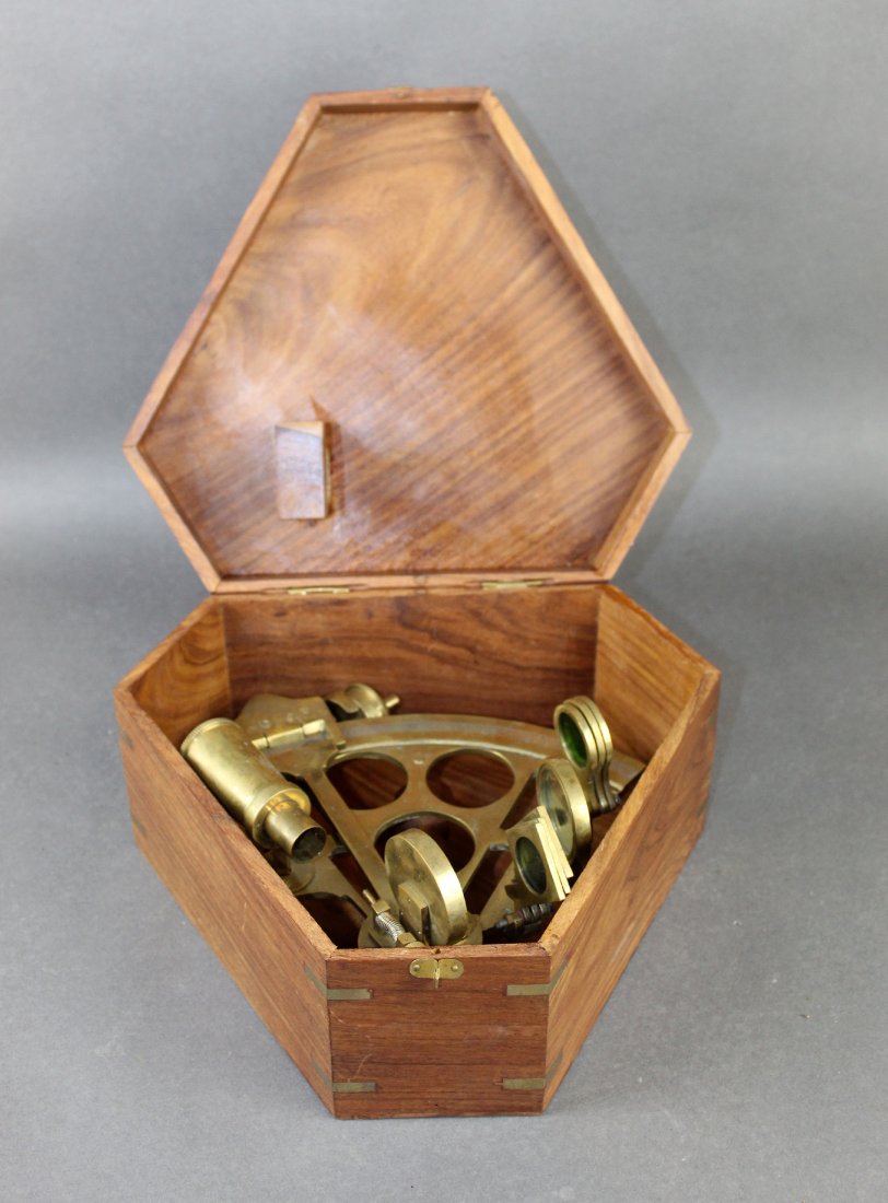 French sextant in wooden box: French sextant in wooden box 5 3/8" h x 11 1/2" w x 10" d