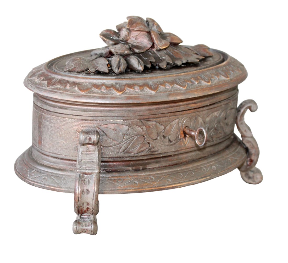 Black Forest oval dresser box with foliate carvings (1 of 11)