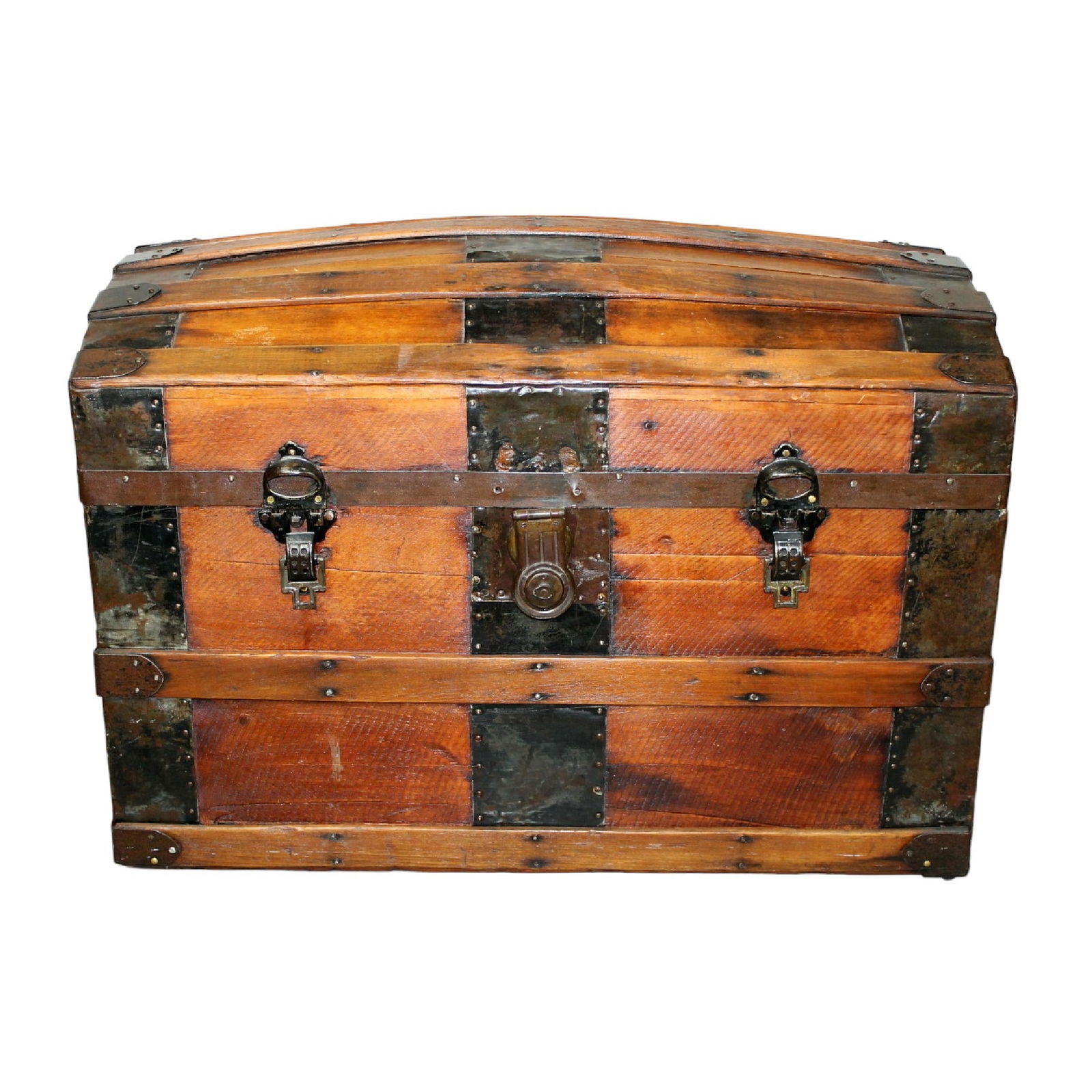 Antique American dome top steamer trunk (1 of 9)
